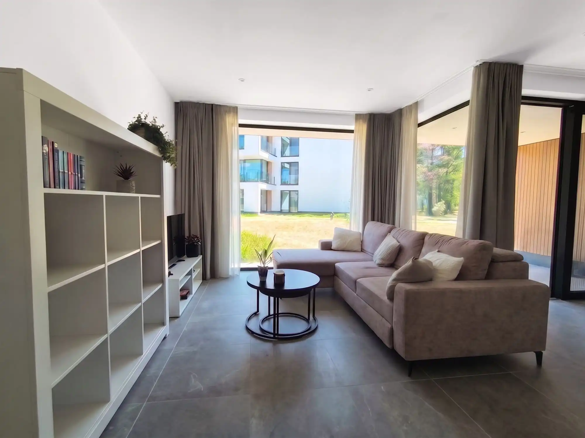 Gelijkvloers appartement met 1 slaapkamer en garage. In klassevol project. foto 7