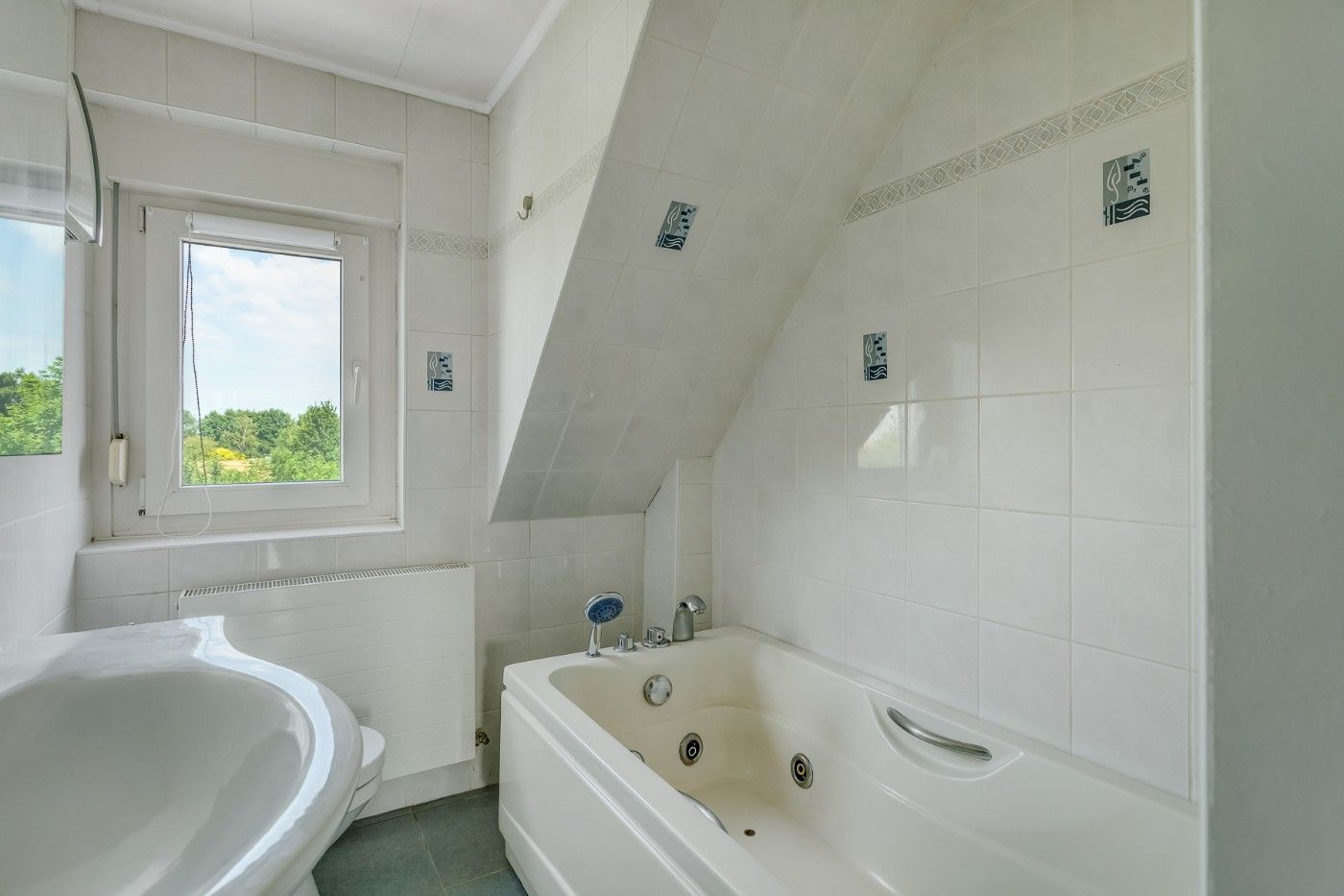 Grote woning met 4 à 5 slpk., inpandige garage en tuin foto 19