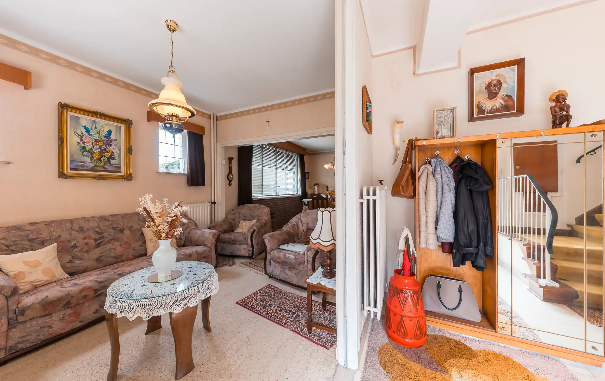 TE KOOP: Mooie op te frissen woning met 3 slaapkamers, garage en veel potentieel foto 6