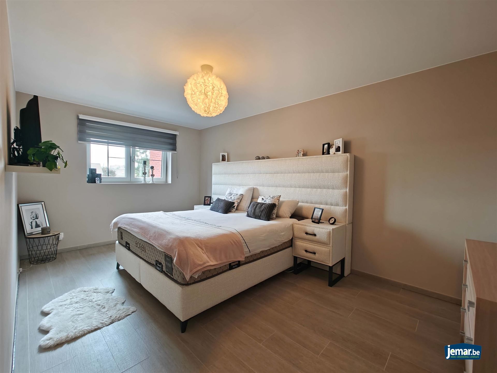 Woning met 5 slaapkamers, 2 badkamers en een grote garage foto 17