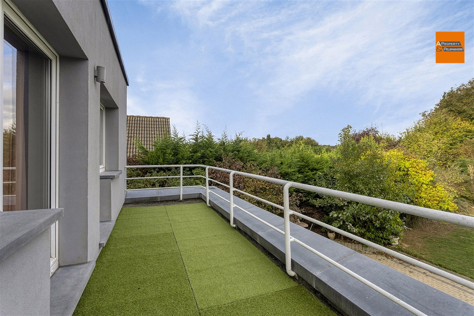 Ruime en instapklare woning met prachtige tuin in Duisburg foto 14