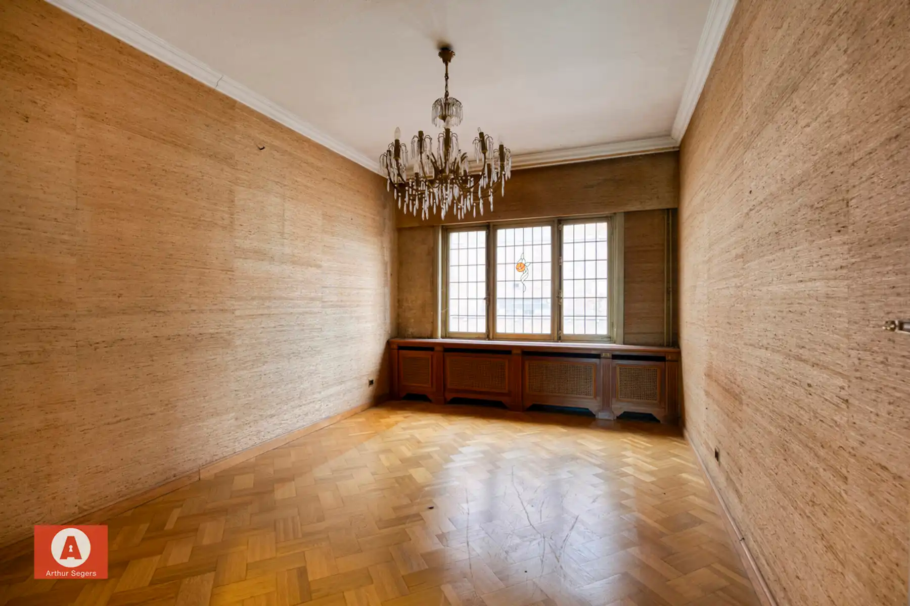 Te renoveren Handelshuis met woonst en inpandige garage.  foto 16