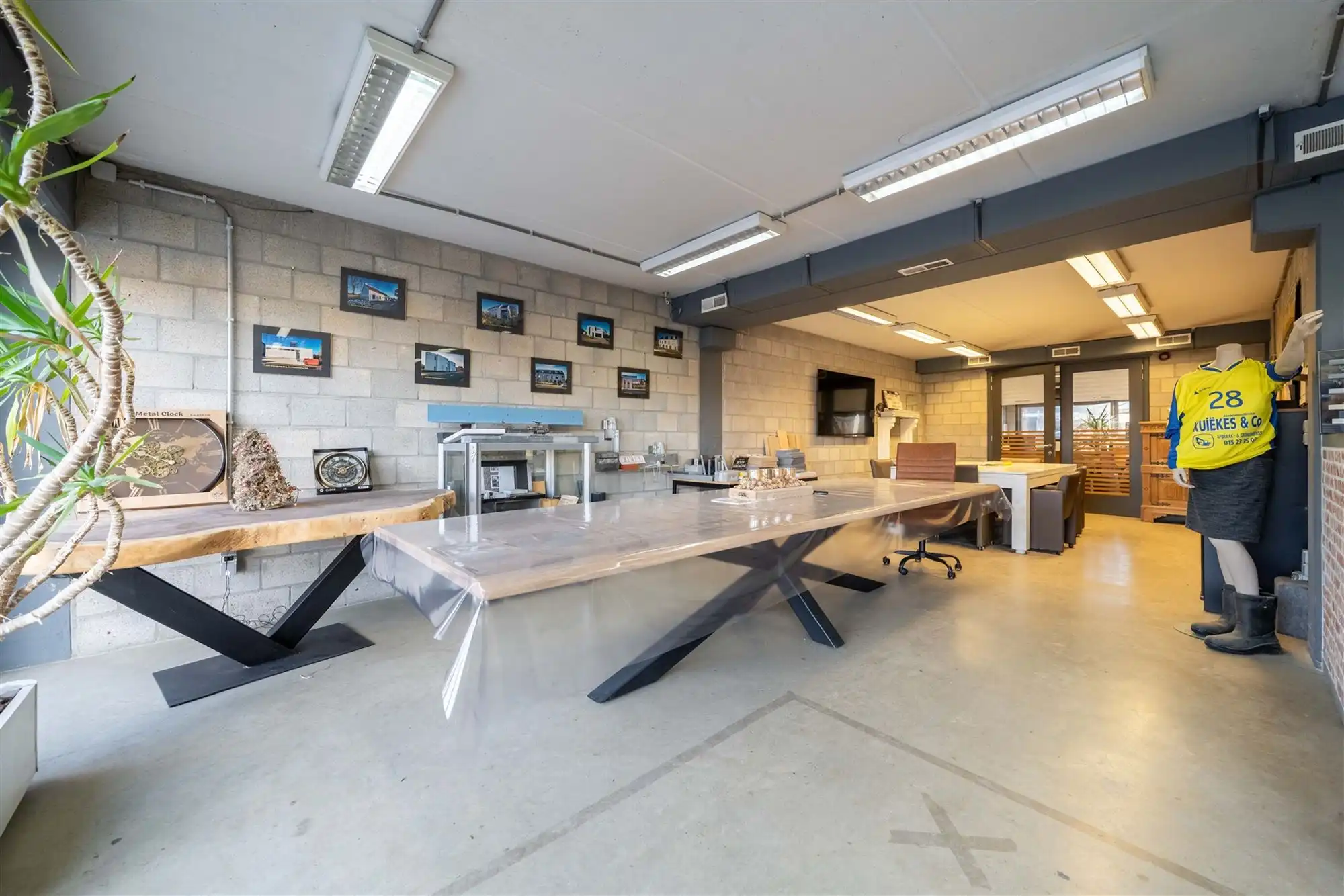 Prachtig recent handelspand in Heist-op-den-Berg te huur! foto 5