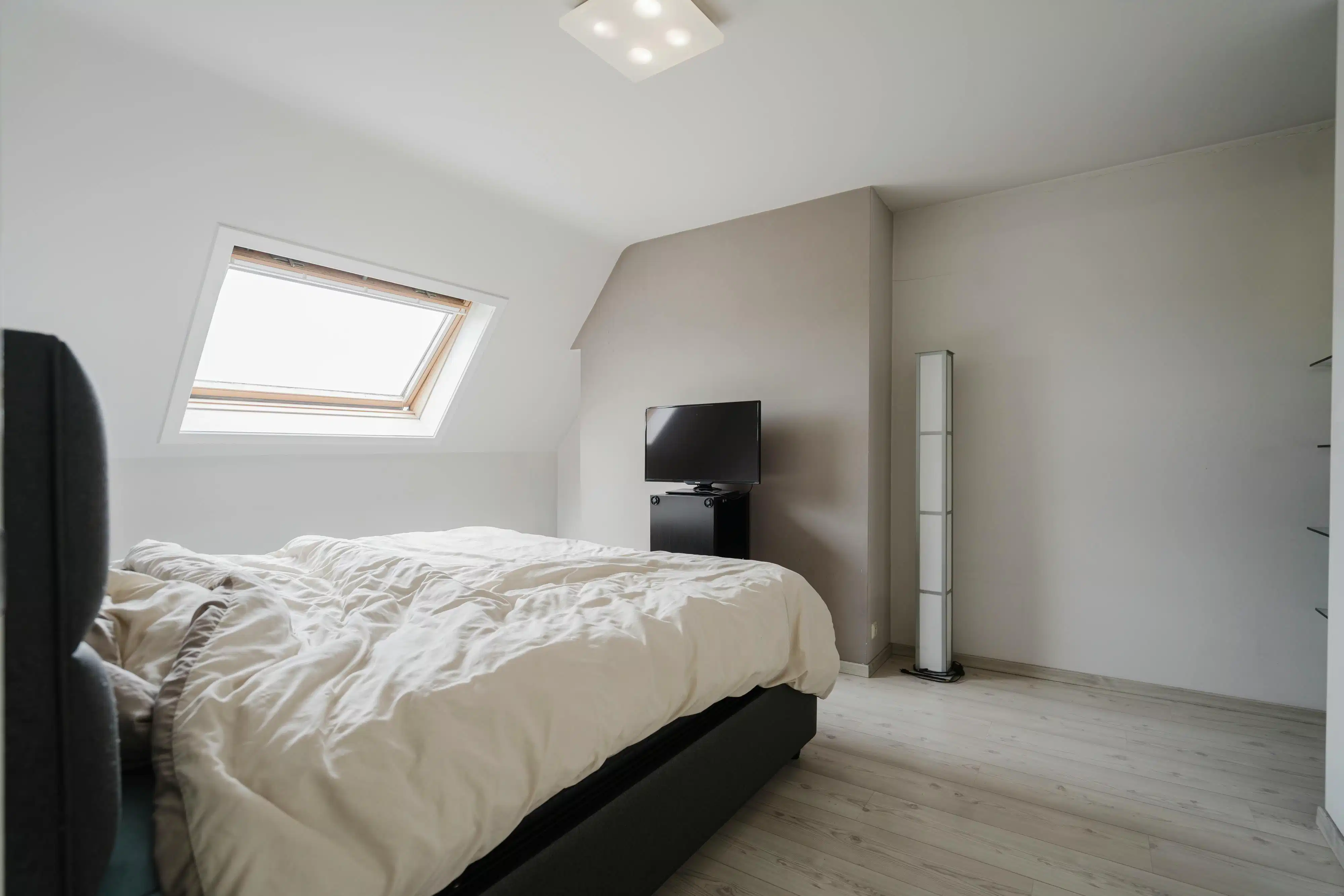 Lichtrijk appartement te koop in hartje Harelbeke! foto 7