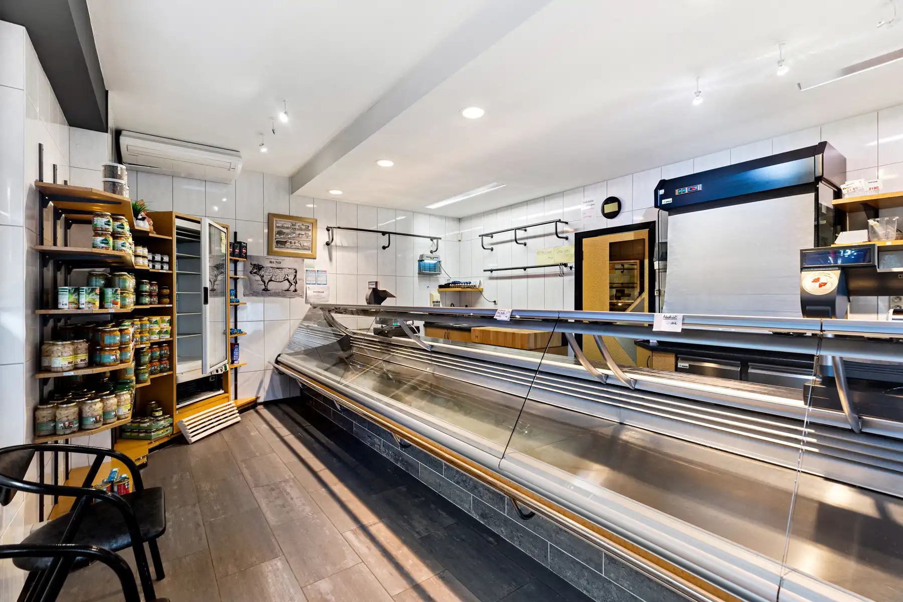 Handelshuis met woonst op sterke locatie in Sint-Kruis foto 2