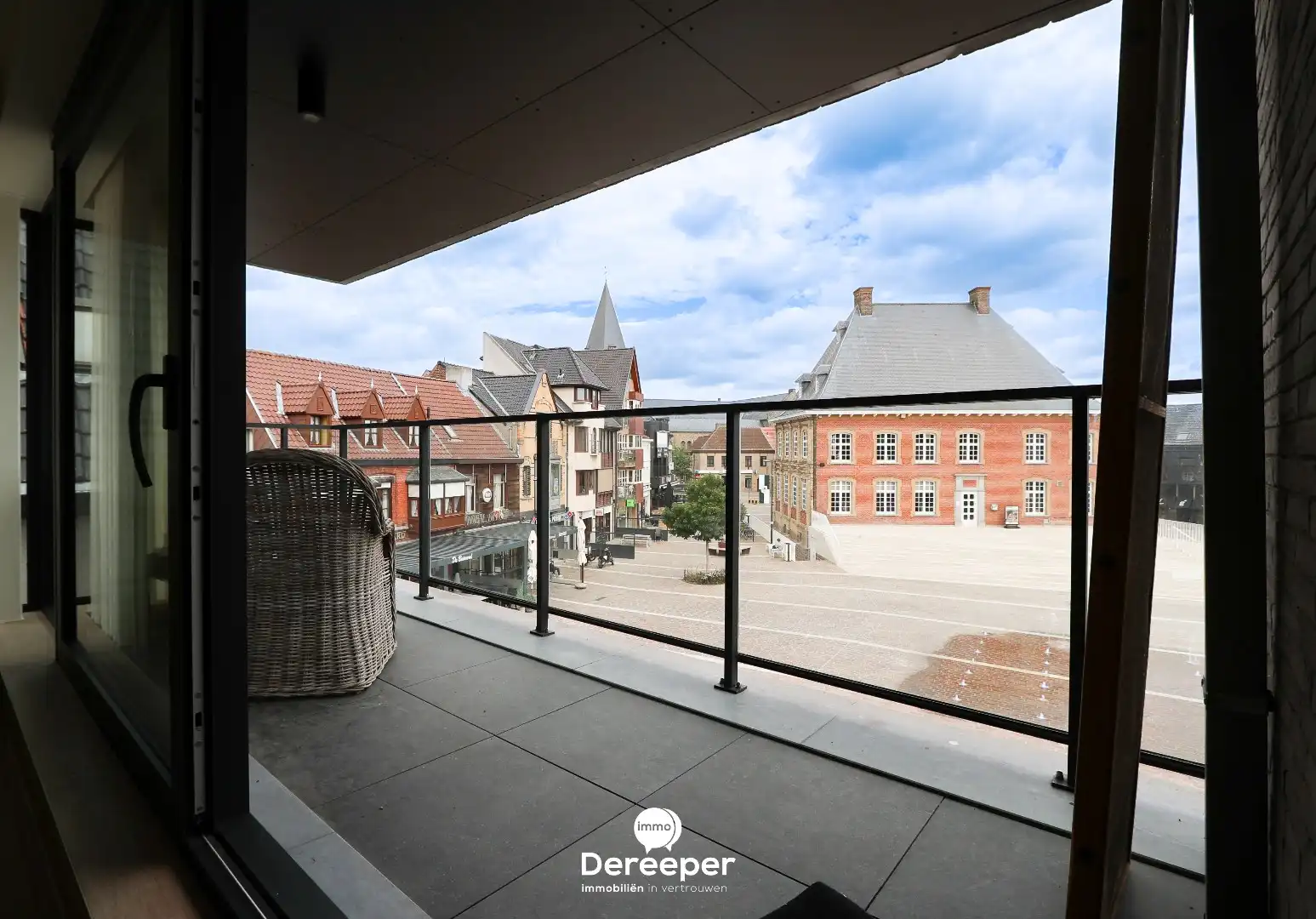 RUIM 3-SLAAPKAMERAPPARTEMENT MET 2 TERRASSEN EN UITZICHT OP DE MARKT VAN TORHOUT foto 4
