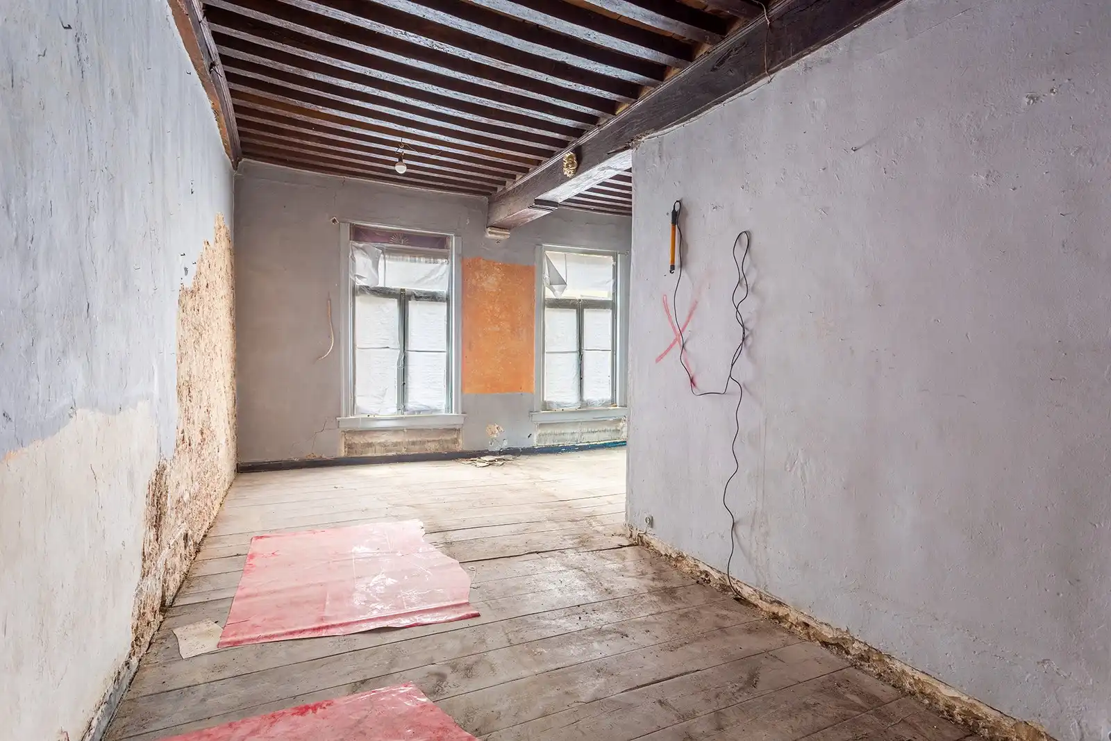 Ruime te renoveren woning met tuin en garage foto 6