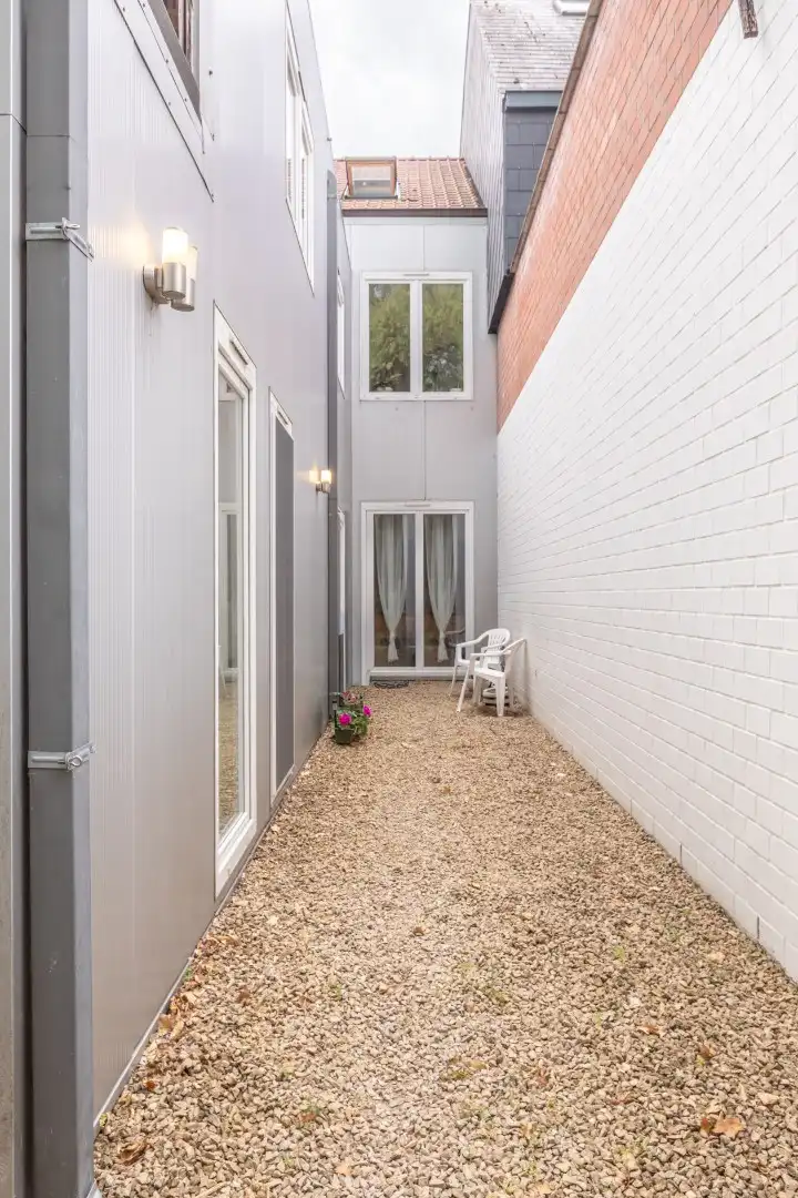 Opportuniteit ..reeds 2 gerenoveerde appartementen en in TOP staat!! foto 29