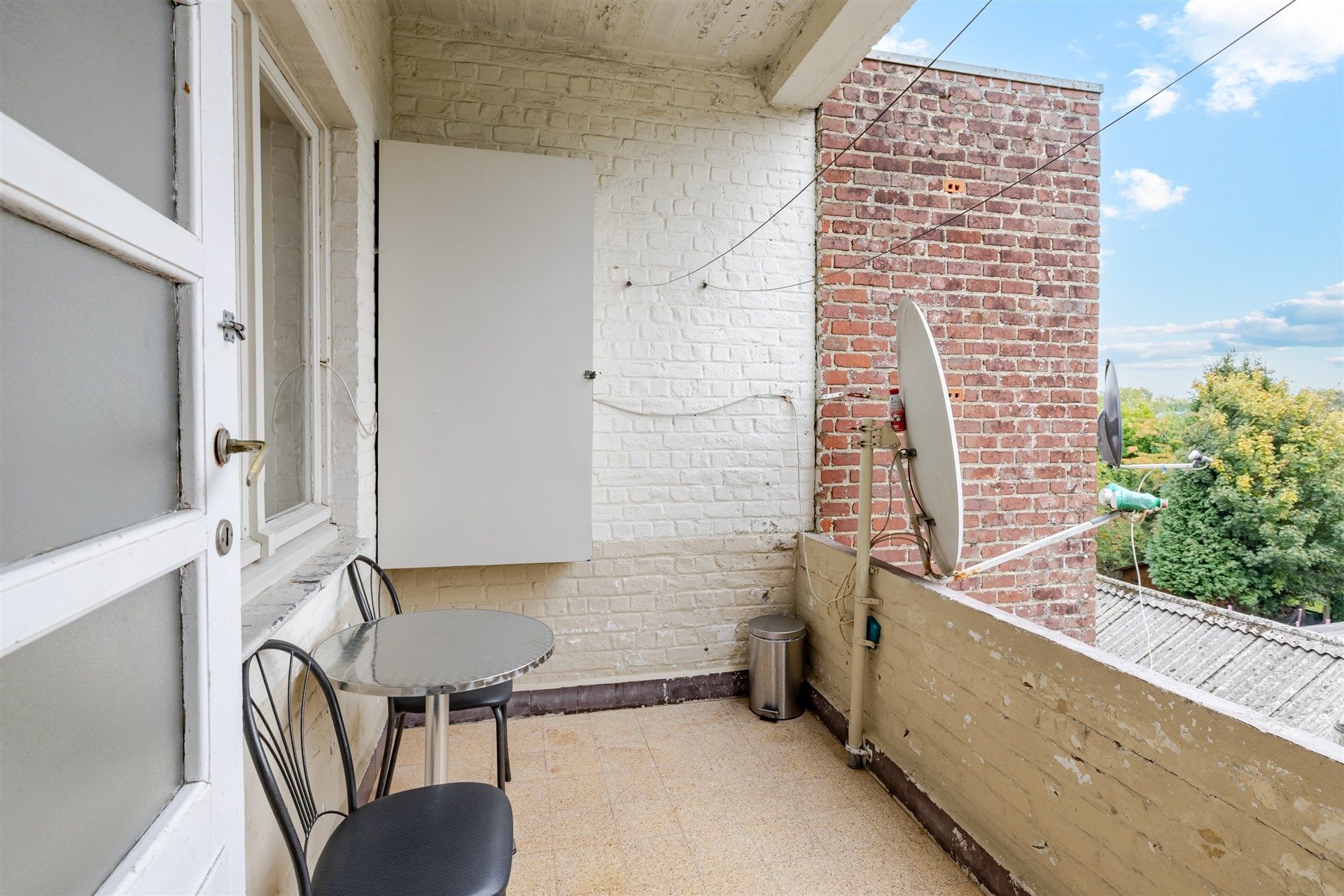 Renovatieproject bestaande uit 3 appartementen + 1 huis + 8 garageboxen foto 22