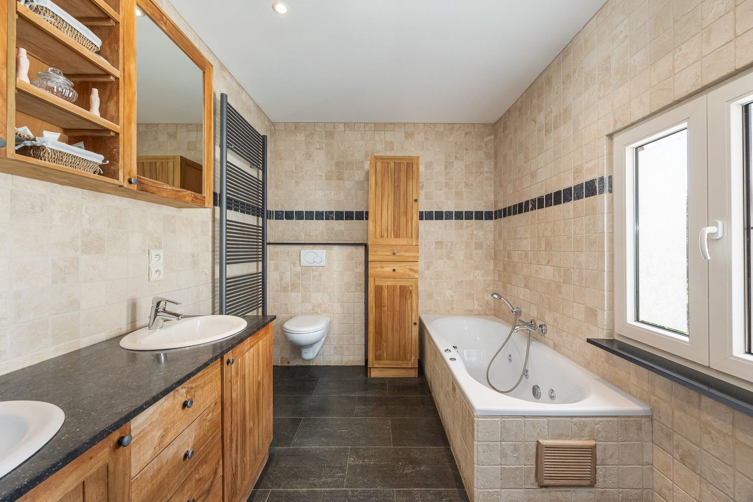 Karaktervol herenhuis met hedendaags comfort en tuin in Deurne foto 18