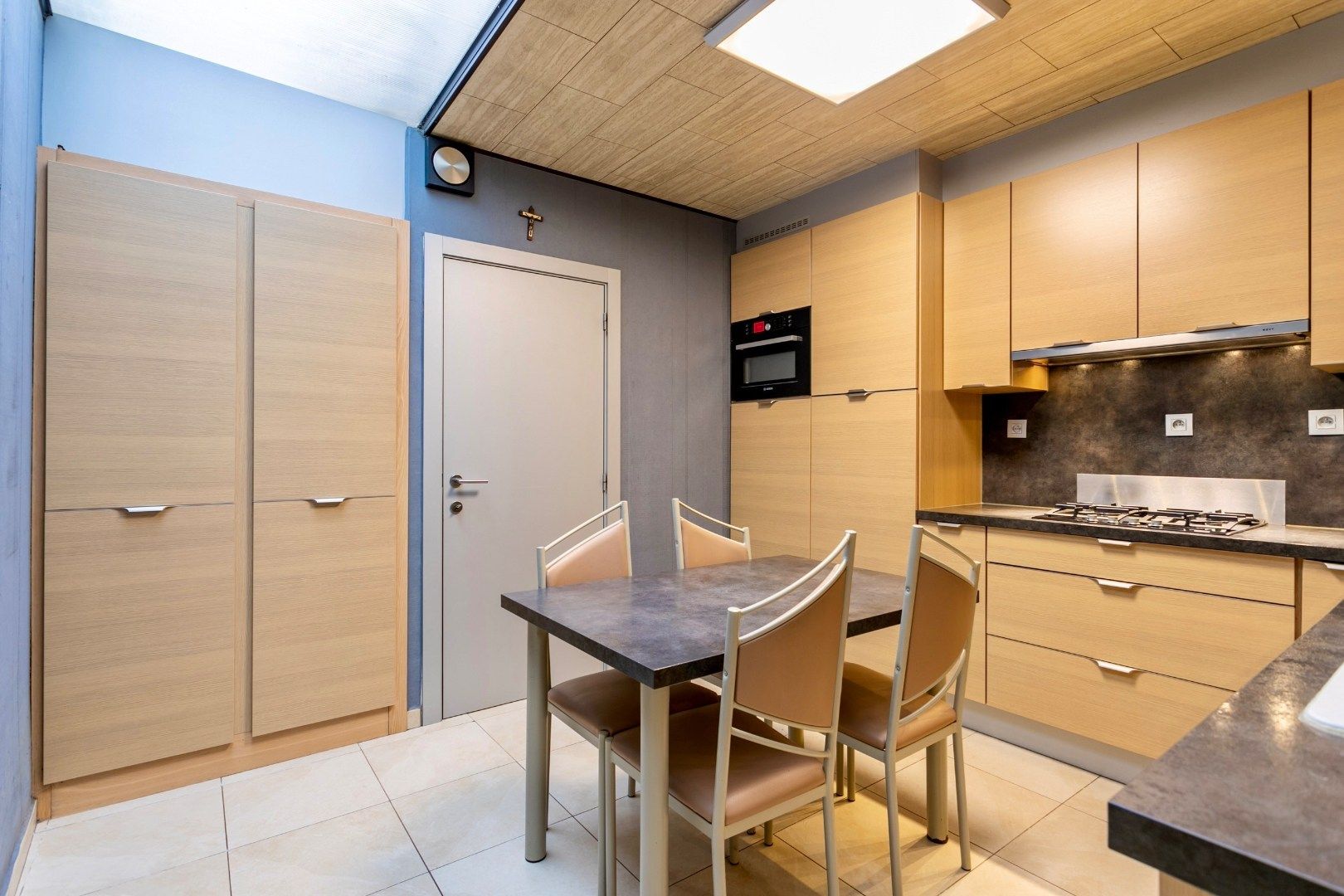 Handelspand met woonst te Halle-centrum foto 4