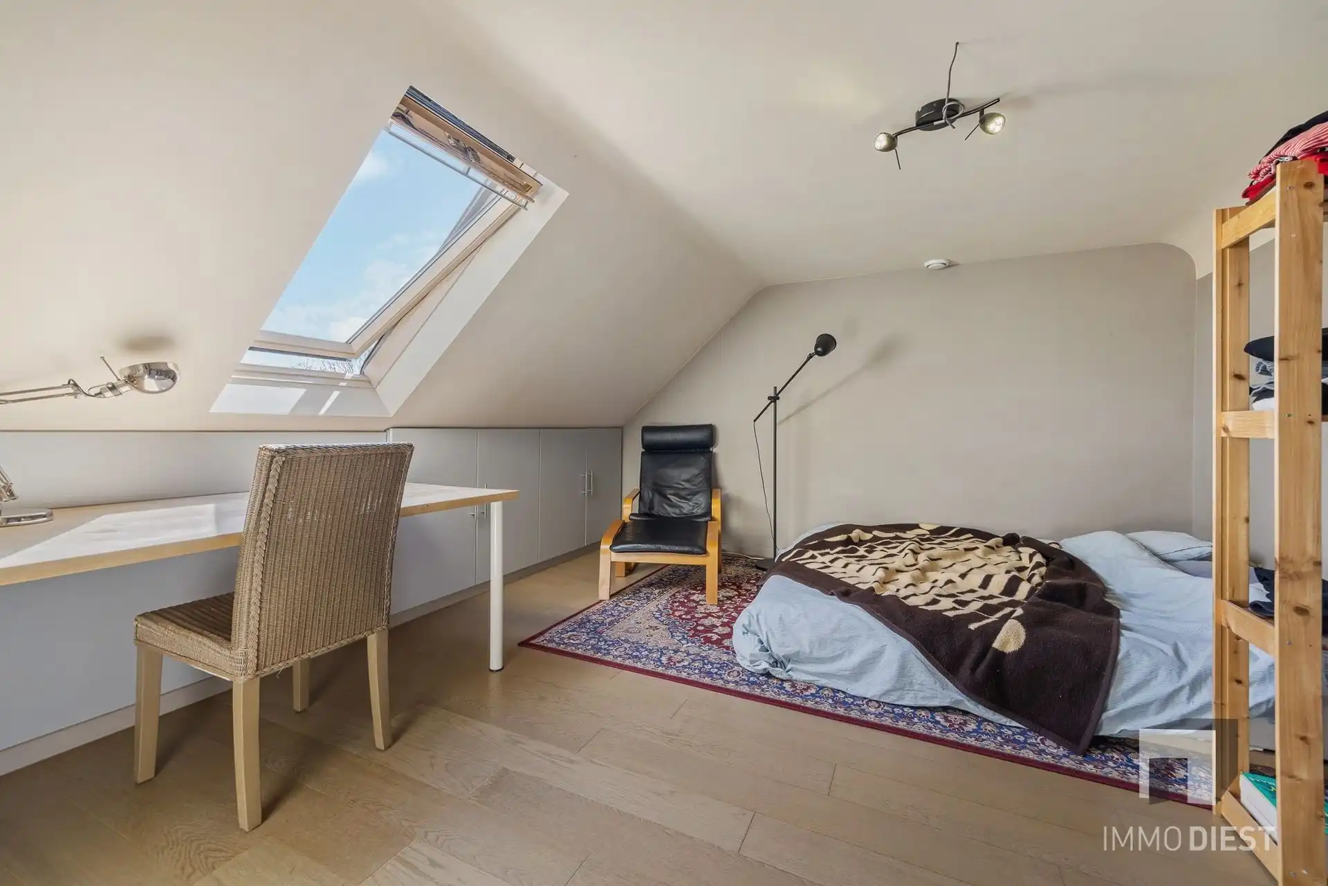 Bedrijfsgebouw én woning aan de stadsrand foto 2
