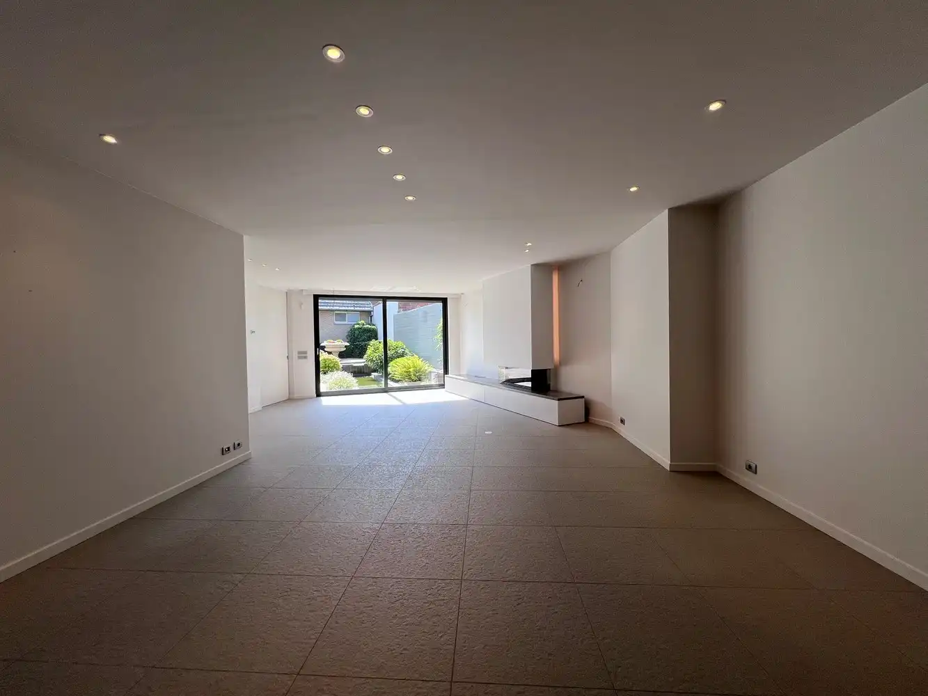 Instapklare woning met 5 slaapkamers en praktijk/kantoorruimte foto 4