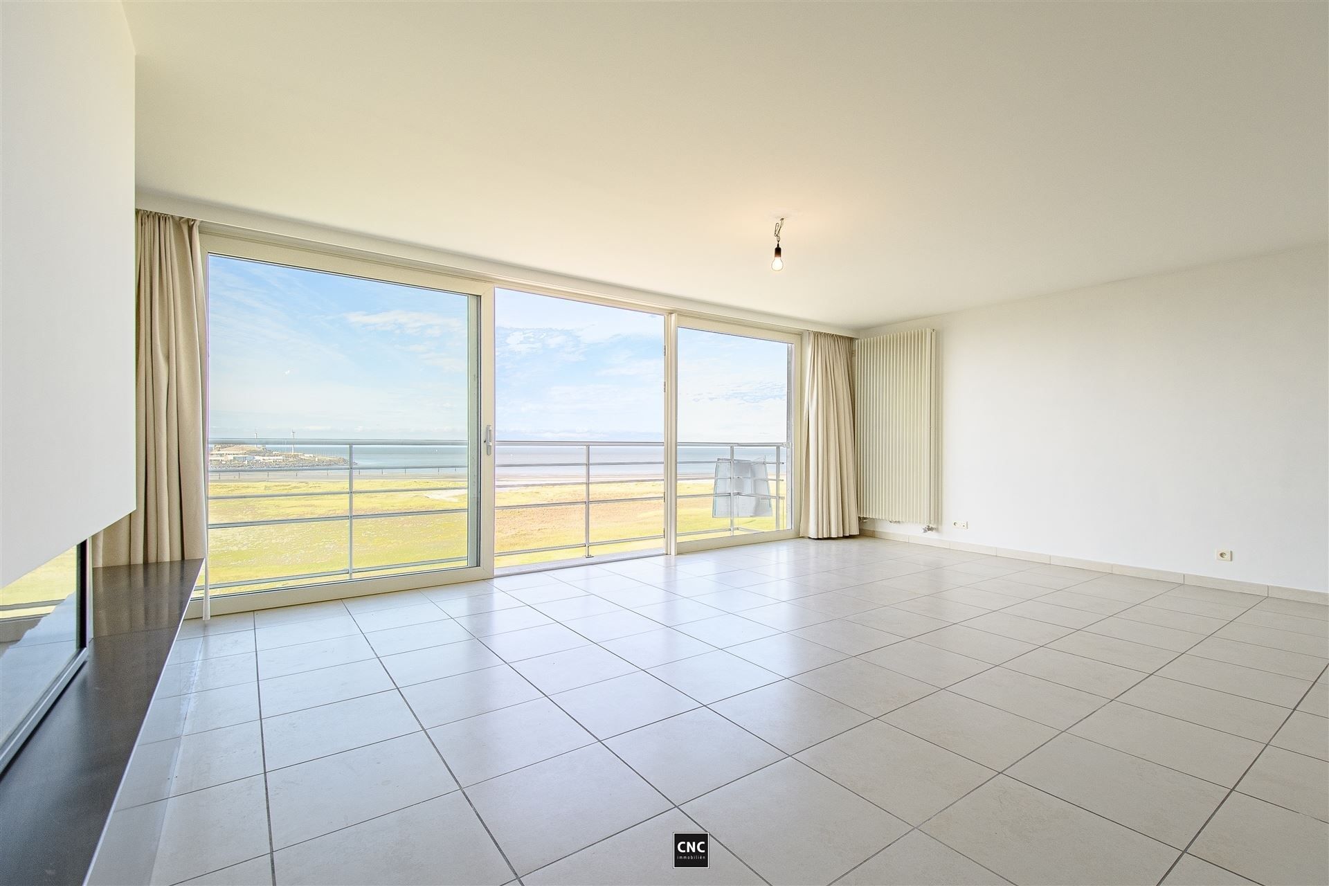 Prachtig appartement met zicht op zee, gelegen in het bruisende Heist-aan-Zee. Met een bewoonbare oppervlakte van 117m² biedt dit modern ingerichte appartement een perfecte combinatie van comfort en stijl. foto 6