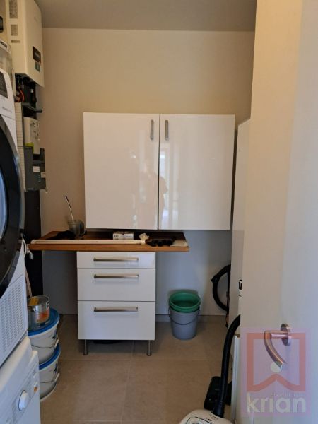 BEMEUBELDE woning met 3 slaapkamers, tuin en carport. foto 9