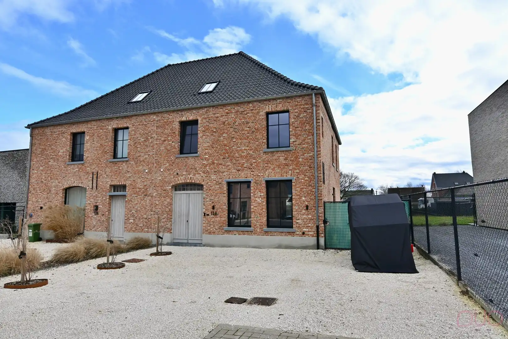 Knappe en zéér recente nieuwbouwwoning (2024) te Kozen onder stelsel van de verkooprechten! foto {{pictureIndex}}