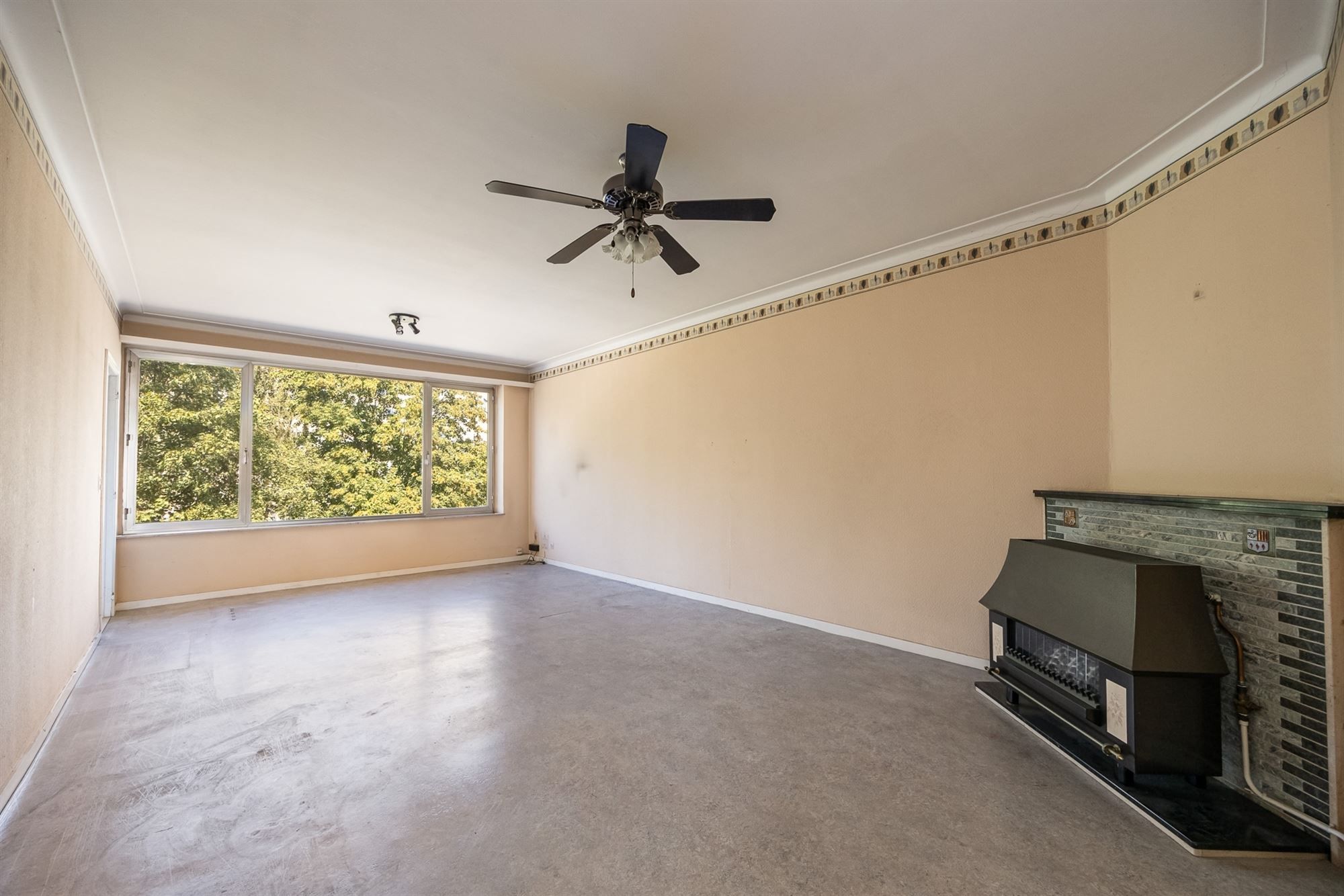 Op te frissen appartement met zuidgericht terras foto 2