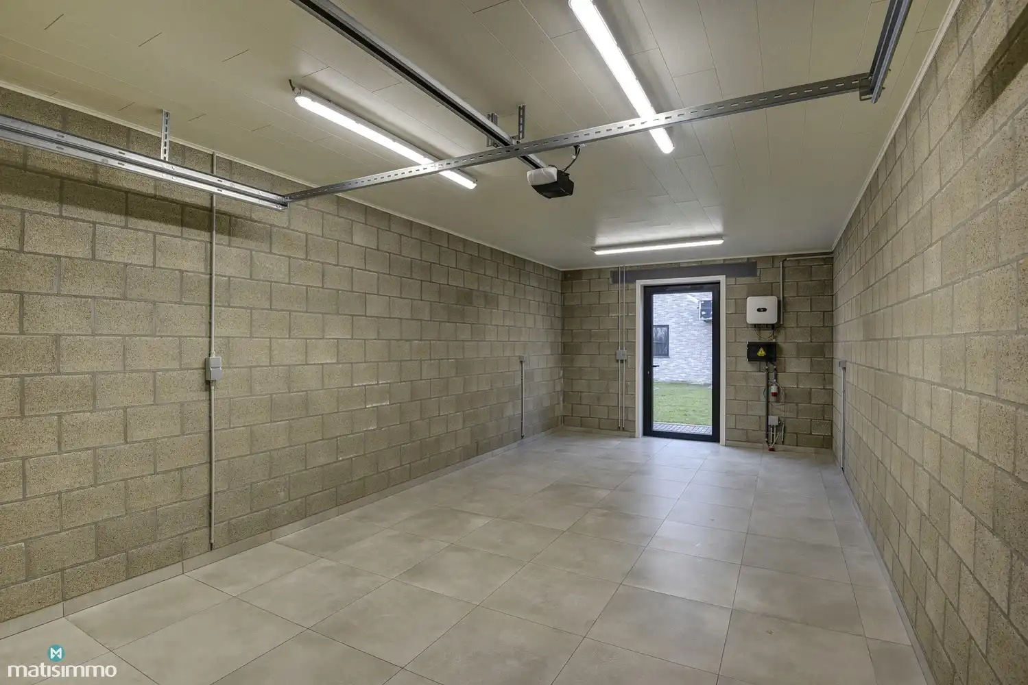 RUIM NIEUWBOUW APPARTEMENT MET 2 SLAAPKAMERS, OVERDEKT TERRAS, GARAGE, AUTOSTAANPLAATS EN KELDERBERGING TE BEVERST foto 29