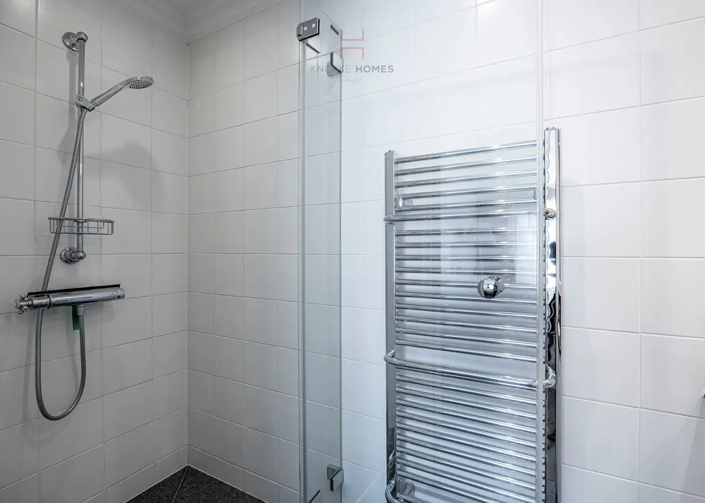 Gemeubeld appartement met frontaal zicht over het Van Bunnenplein en de zee. foto 19