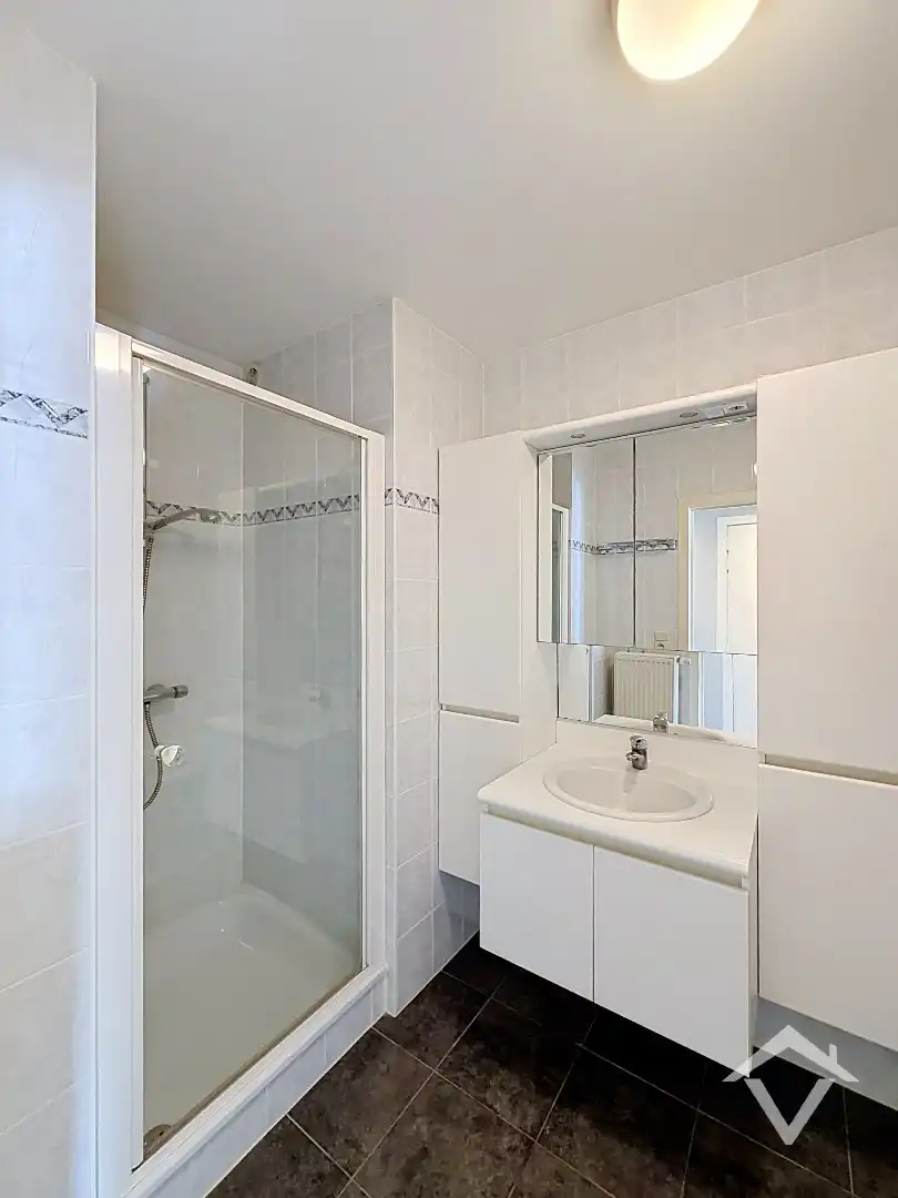 Instapklaar appartement met 2 slaapkamers, 2 bergingen en garage te Eernegem foto 20