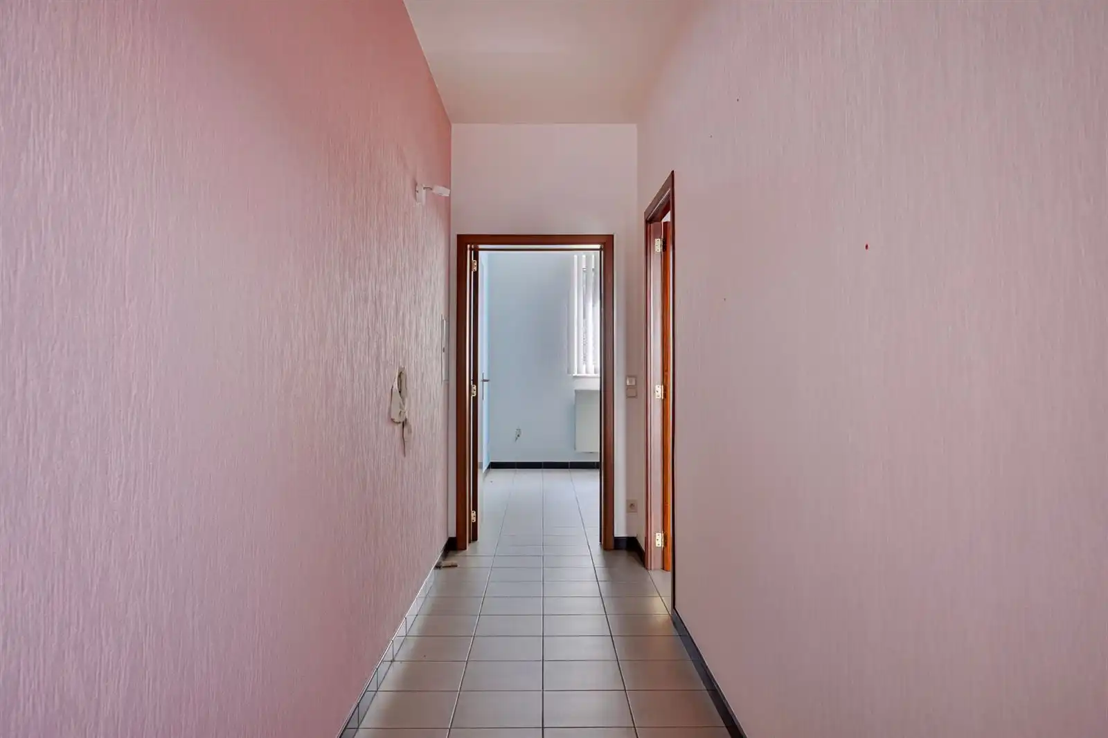 Kantoorruimte TE KOOP in het centrum van Lennik foto 3