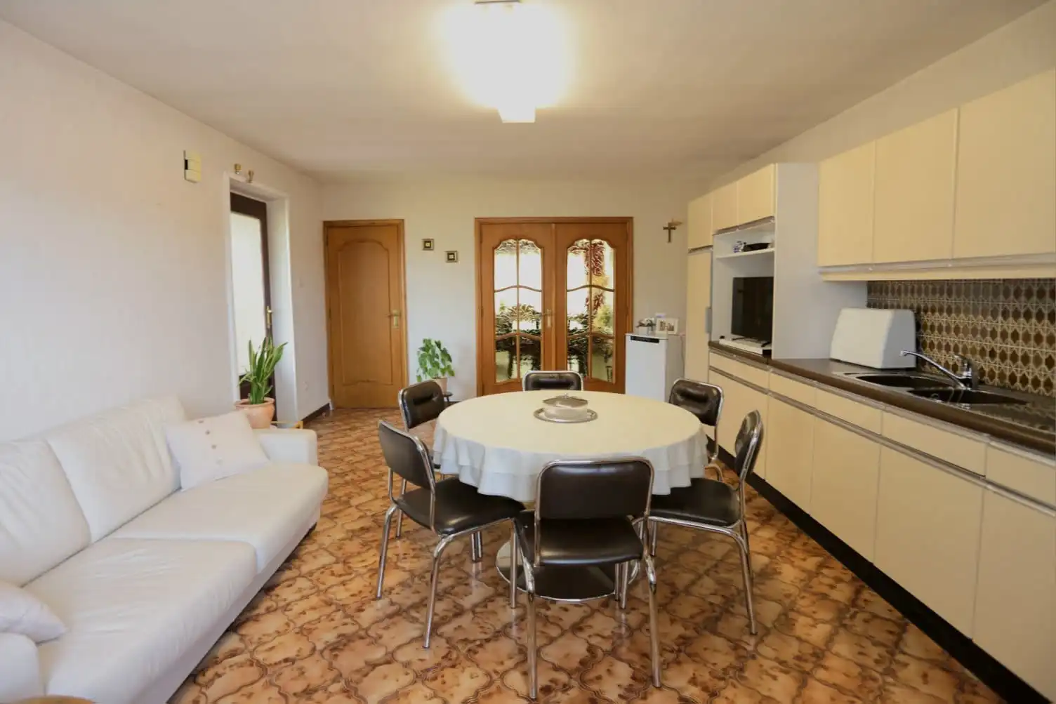 Halfopen gezinswoning met 3 slaapkamers en tuin in Genk foto 10