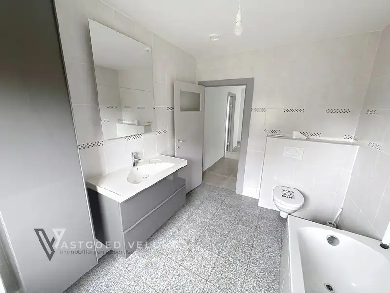 Centraal gelegen duplex appartement met 3 slaapkamers, 2 terrassen en private tuin ! foto 30