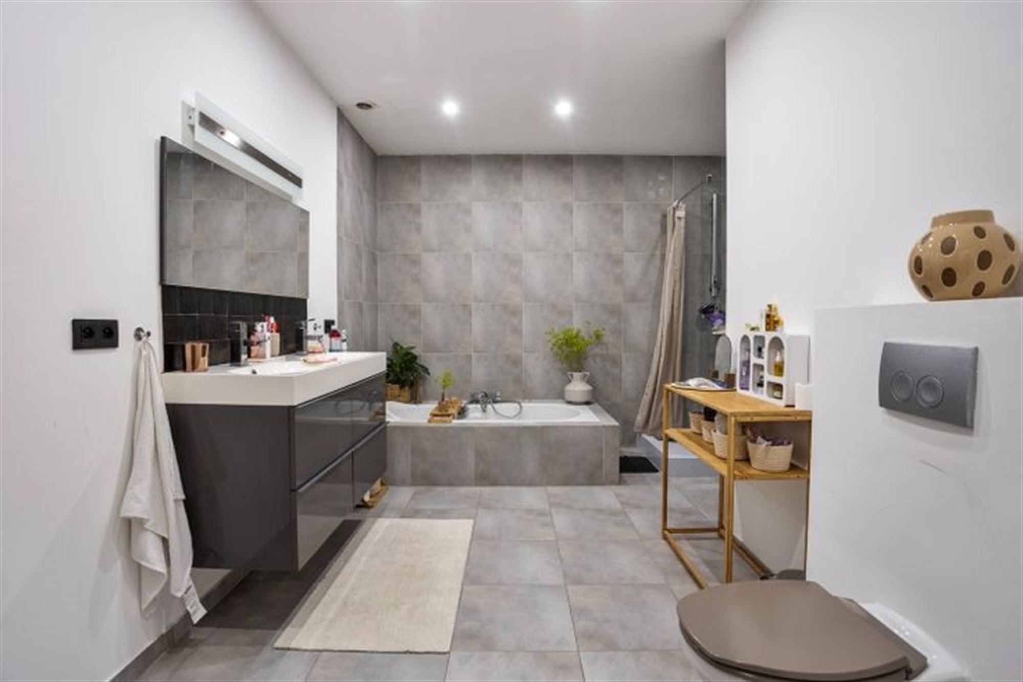 Instapklaar appartement met 2 slaapkamers en groot terras.  foto 12