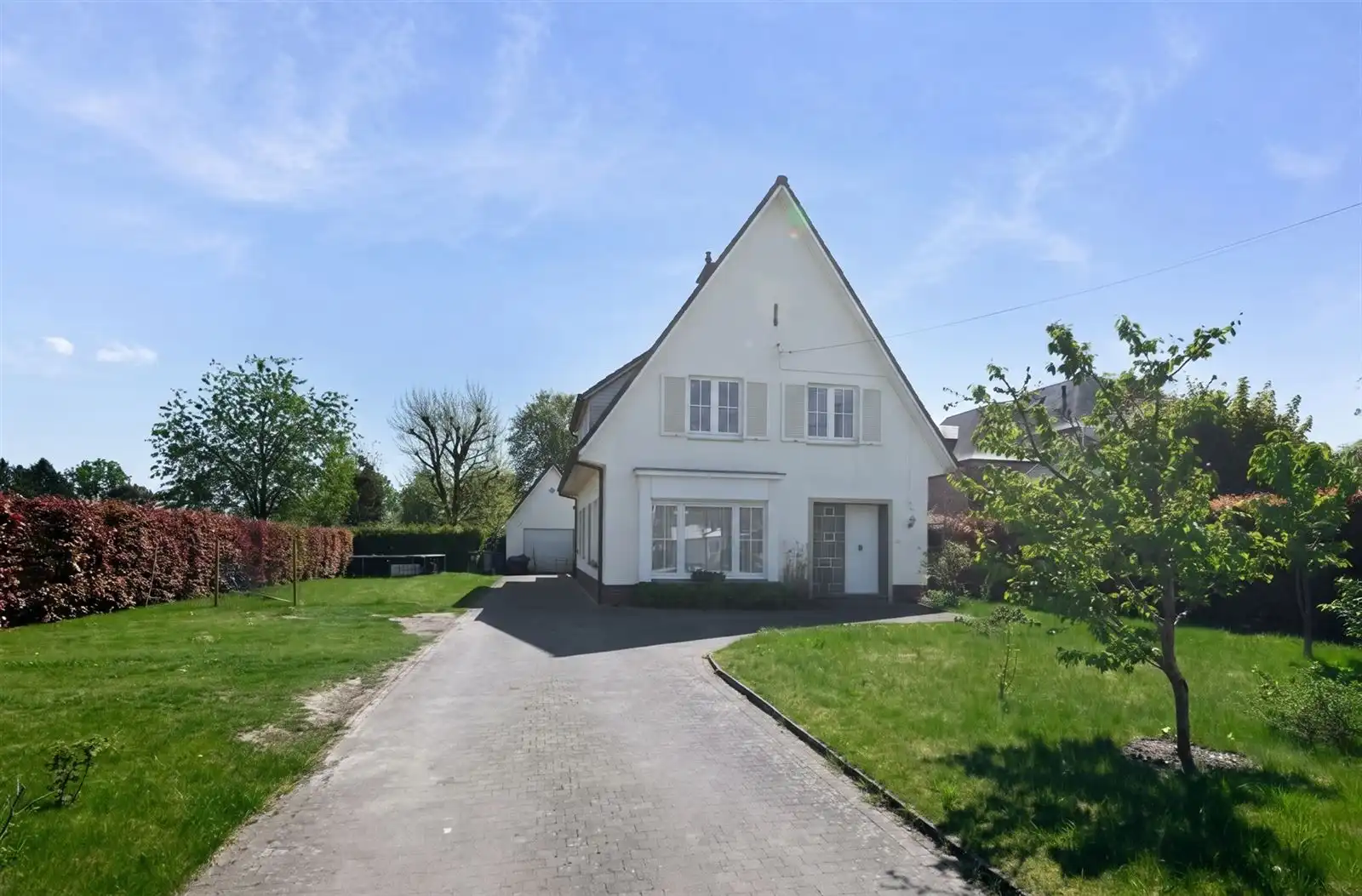 Perfect gelegen droomwoning met ruime tuin in Oosterzele foto {{pictureIndex}}