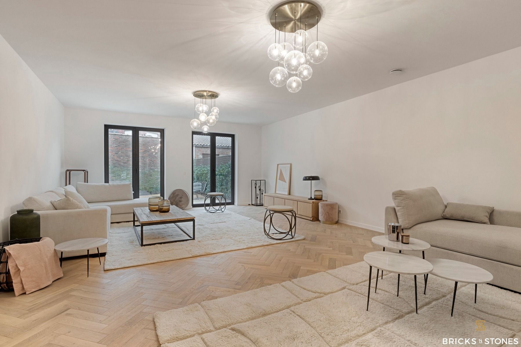 Nieuwbouwwoning met 4 slaapkamers en zonnige tuin foto {{pictureIndex}}