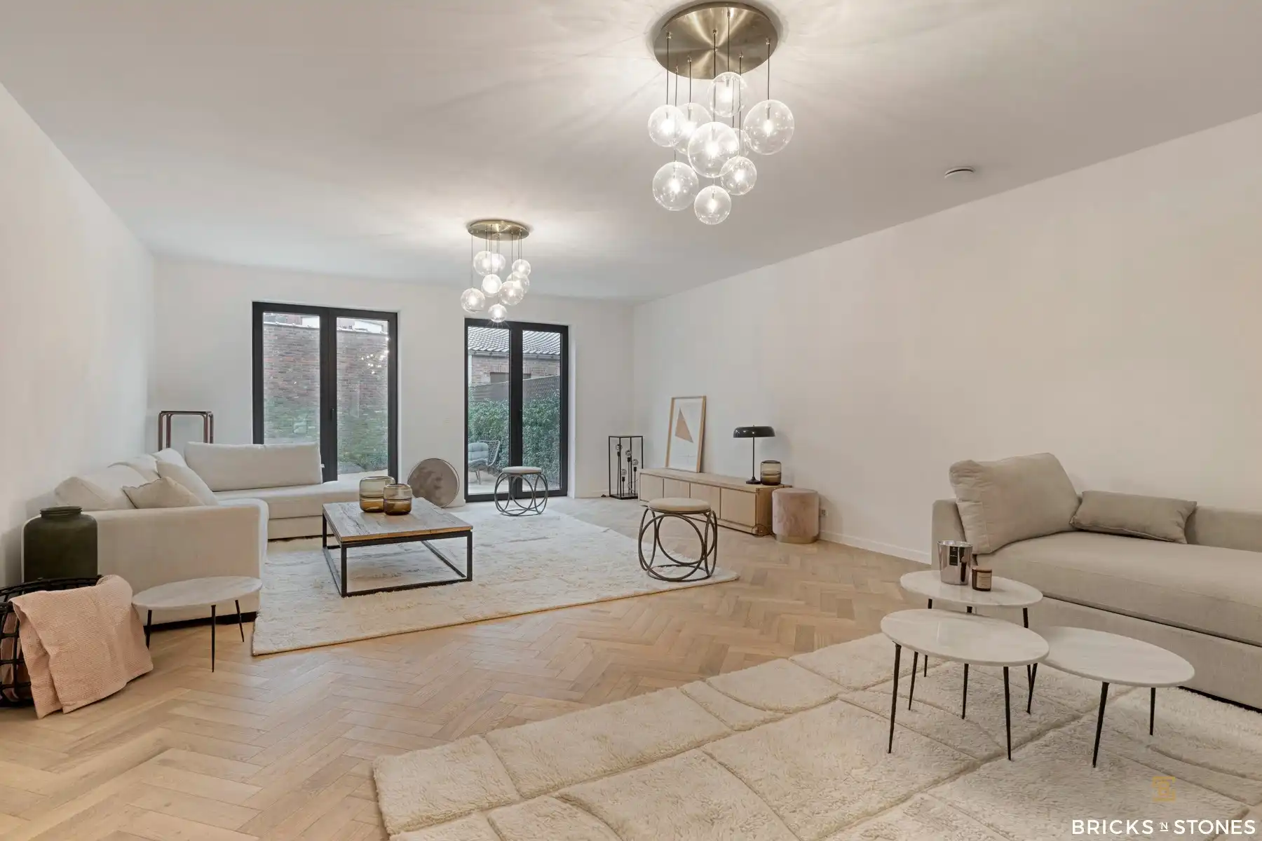 Nieuwbouwwoning met 4 slaapkamers en zonnige tuin foto {{pictureIndex}}