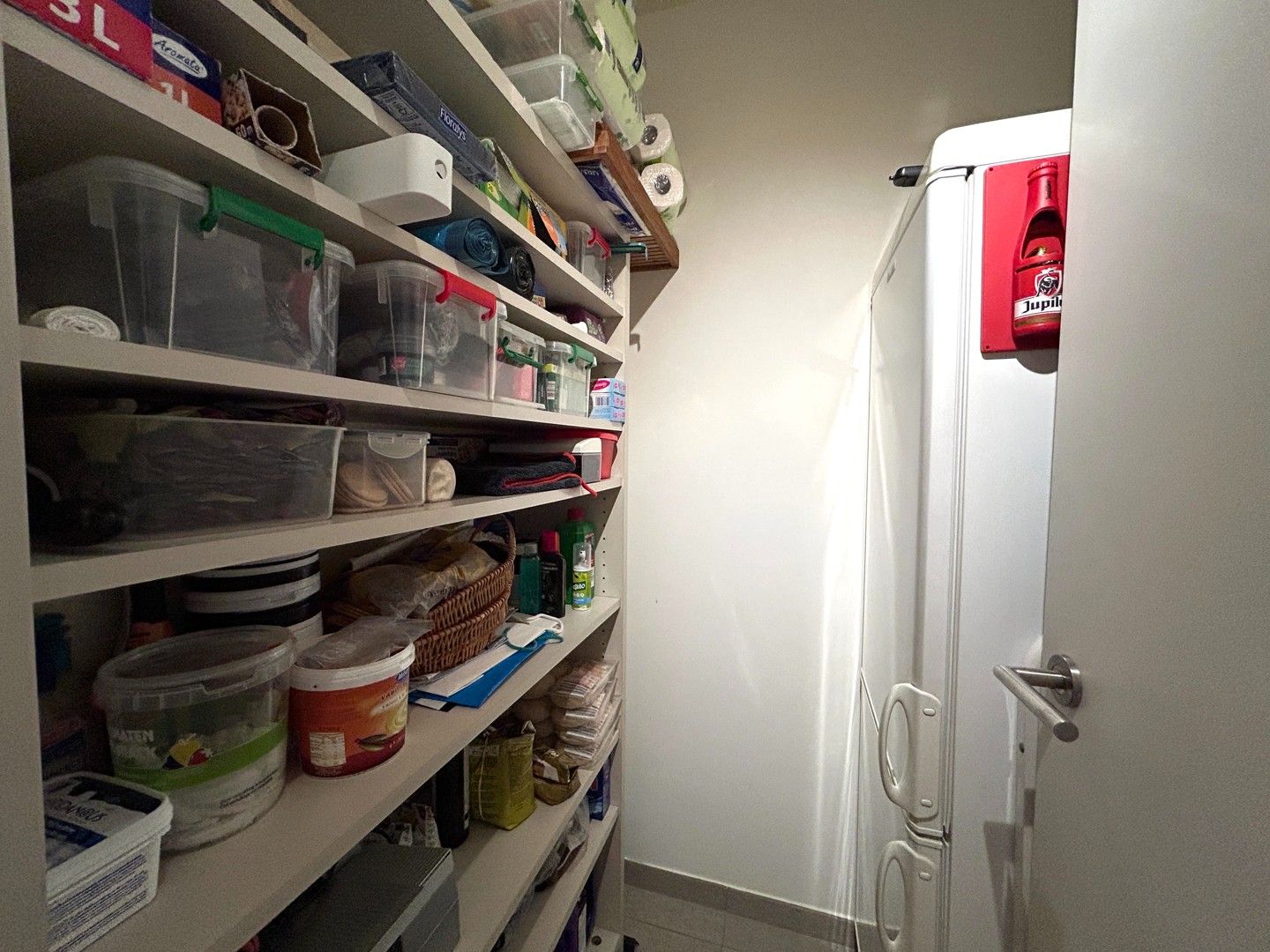 Instapklaar twee-slaapkamerappartement met zicht op stadspark te centrum Roeselare! foto 9