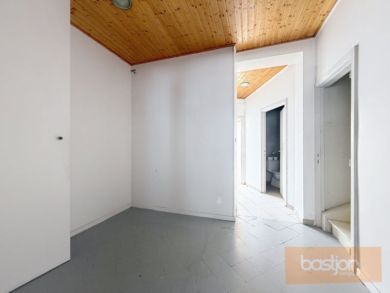 🏡 Te Huur in het Hart van Zwevegem – Handelspand met Woonst en Garage! foto 5