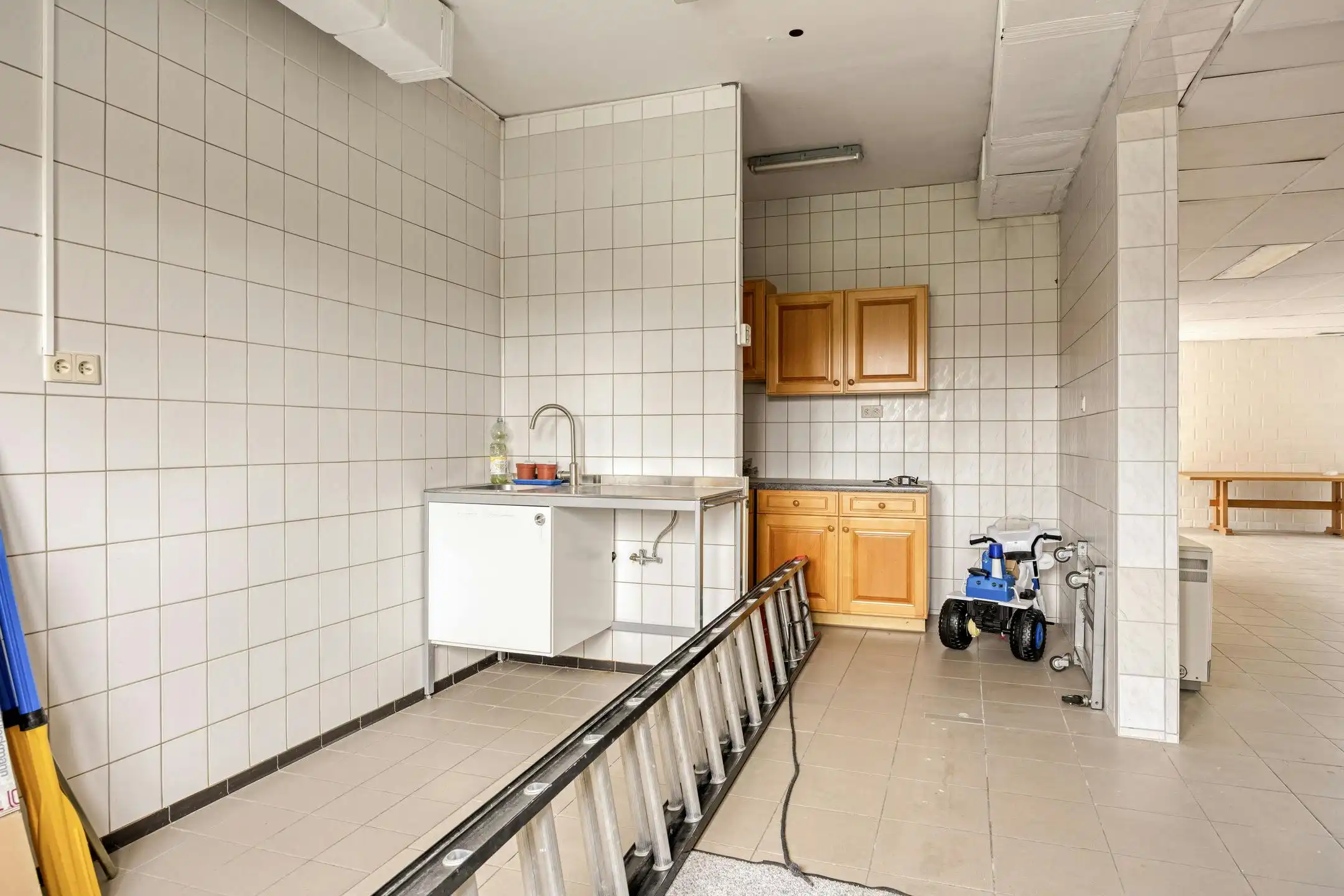 Gelijkvloers handelsruimte of kantoor met woning en tuin foto 26