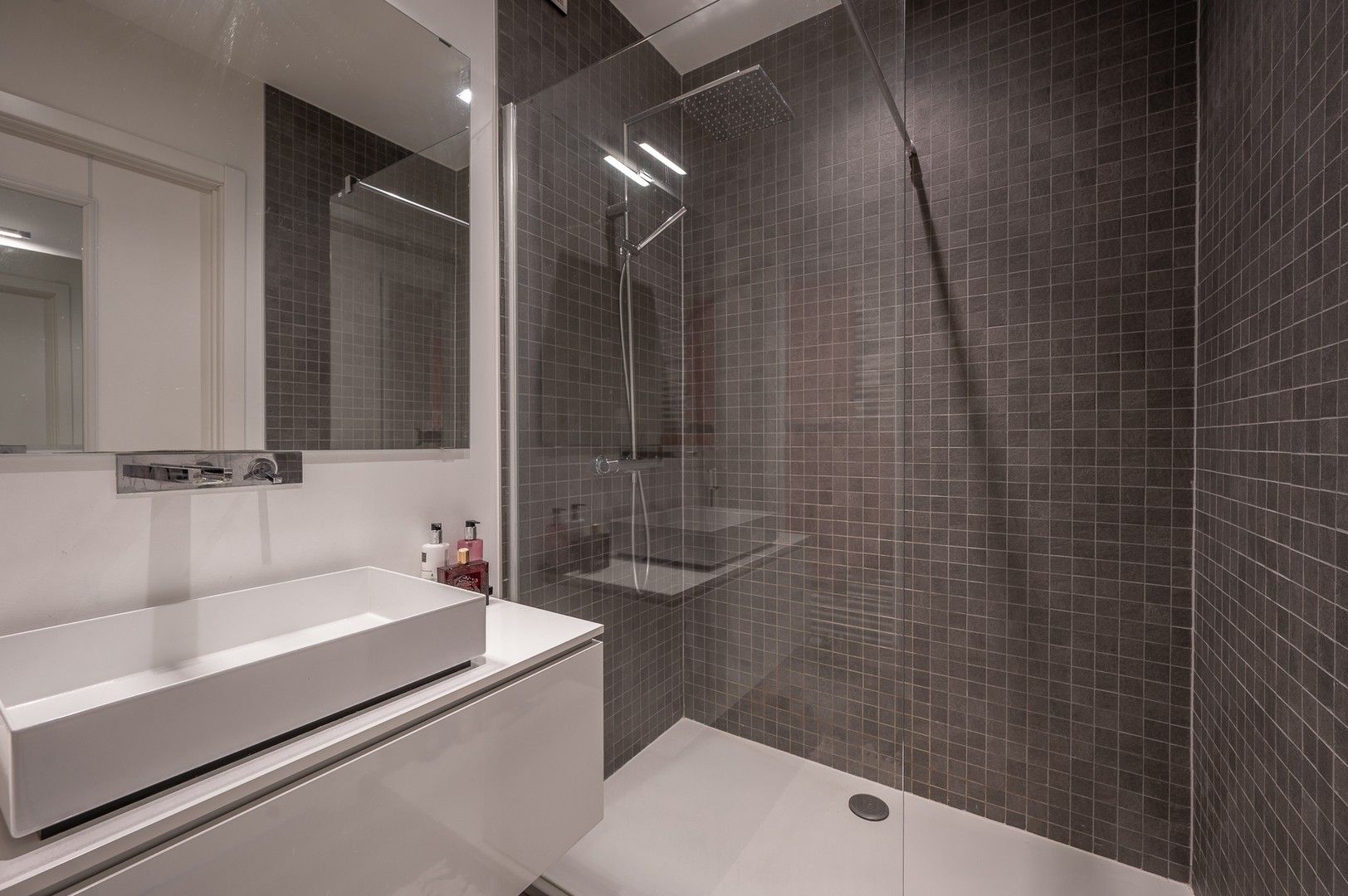 Prachtig appartement met frontaal zicht op het meer van Duinenwater. foto 20