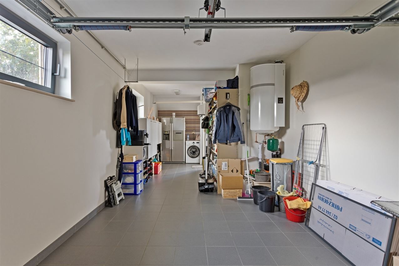 Luxueus afgewerkte woning met zwembad foto 40