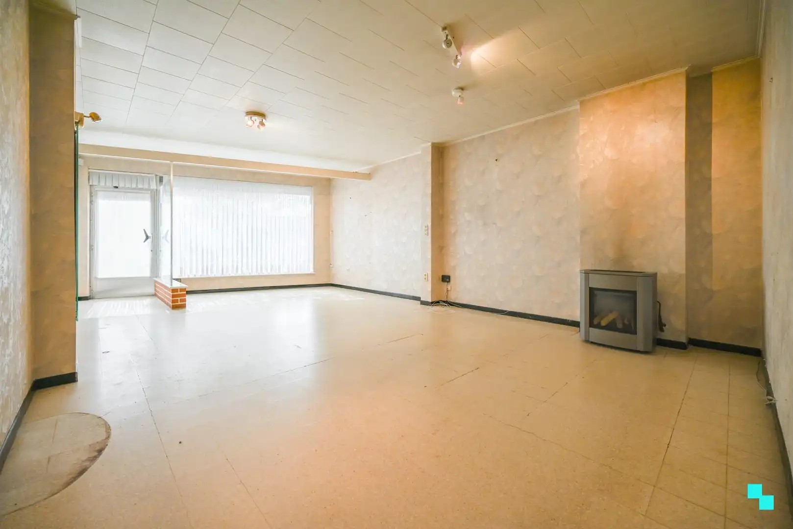 Centraal gelegen woonst met drie slaapkamers te Izegem foto 6