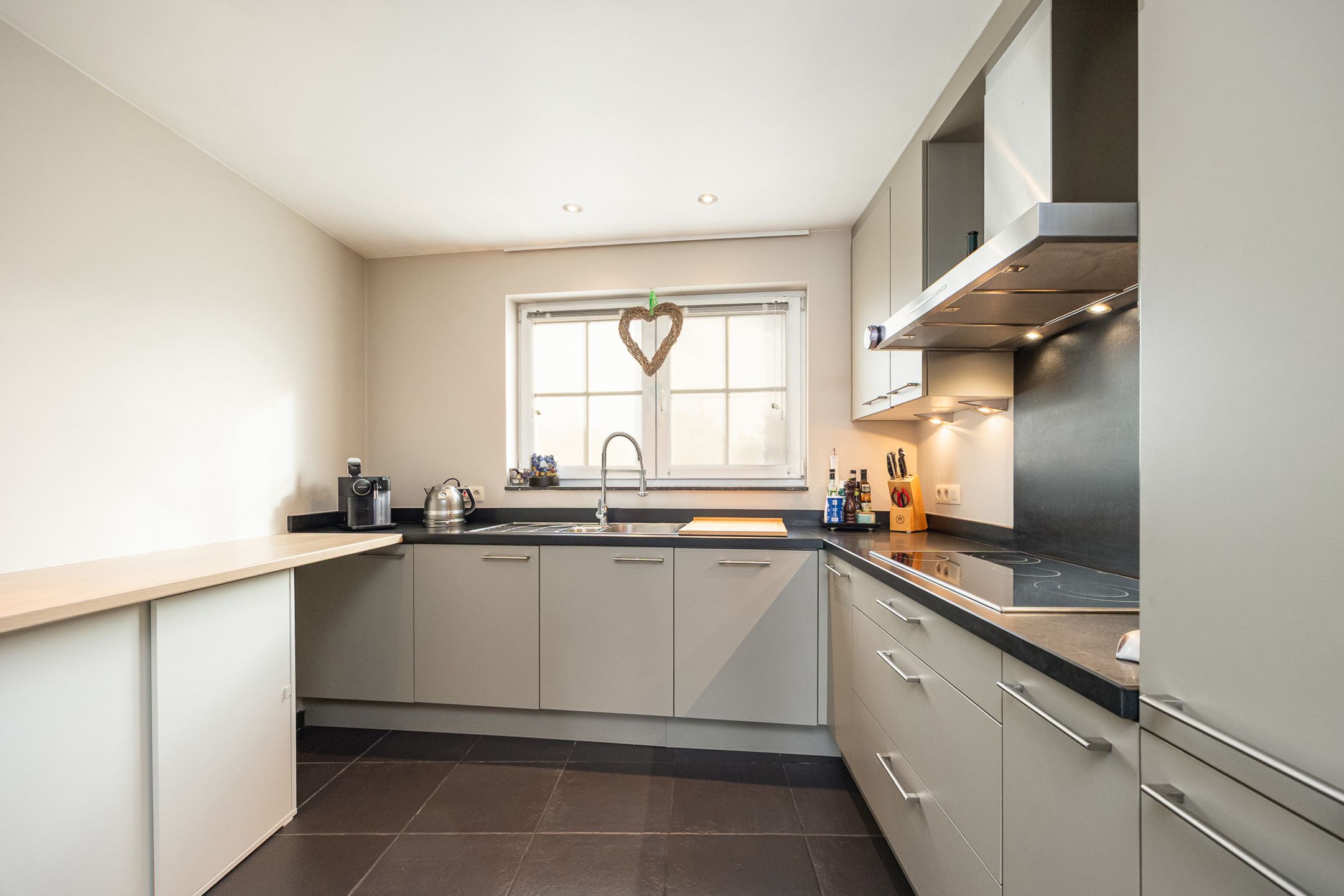 Volledig instapklaar duplex appartement met terras & garage foto 13