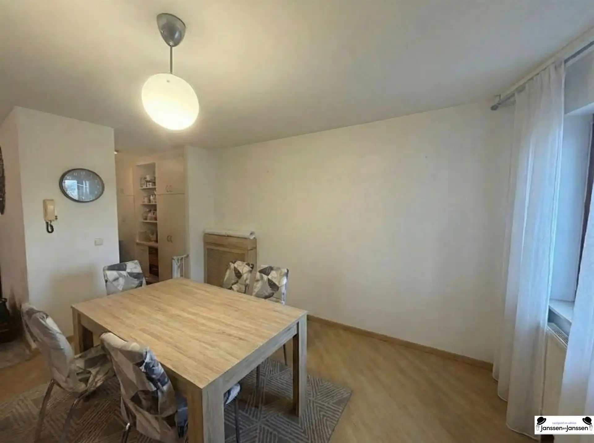 Centraal gelegen appartement met 2 slaapkamer  foto 7