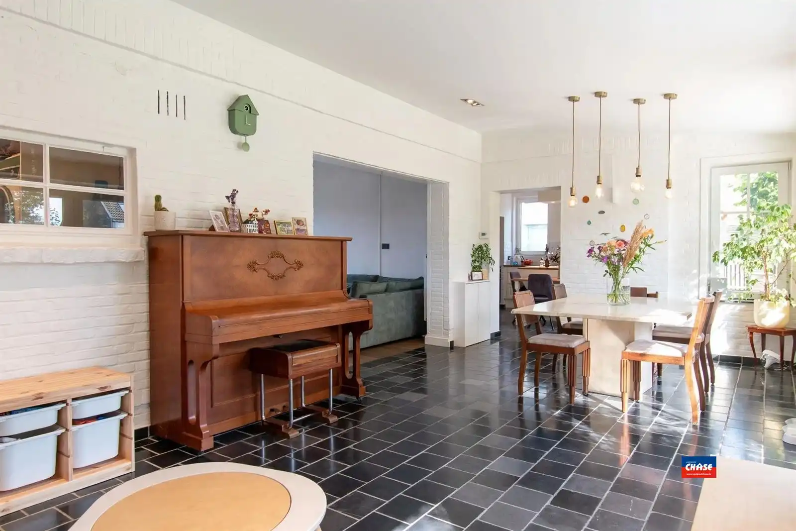 Ruime gezinswoning met drie slaapkamers, ruime tuin en oprit foto 10