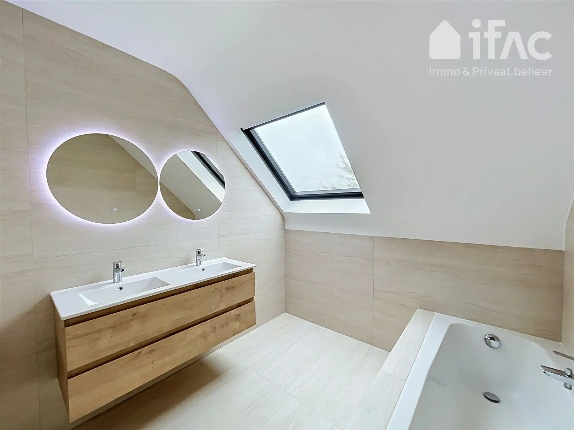 Ruime en gerenoveerde 5-Slaapkamer Villa met Tuin  foto 22
