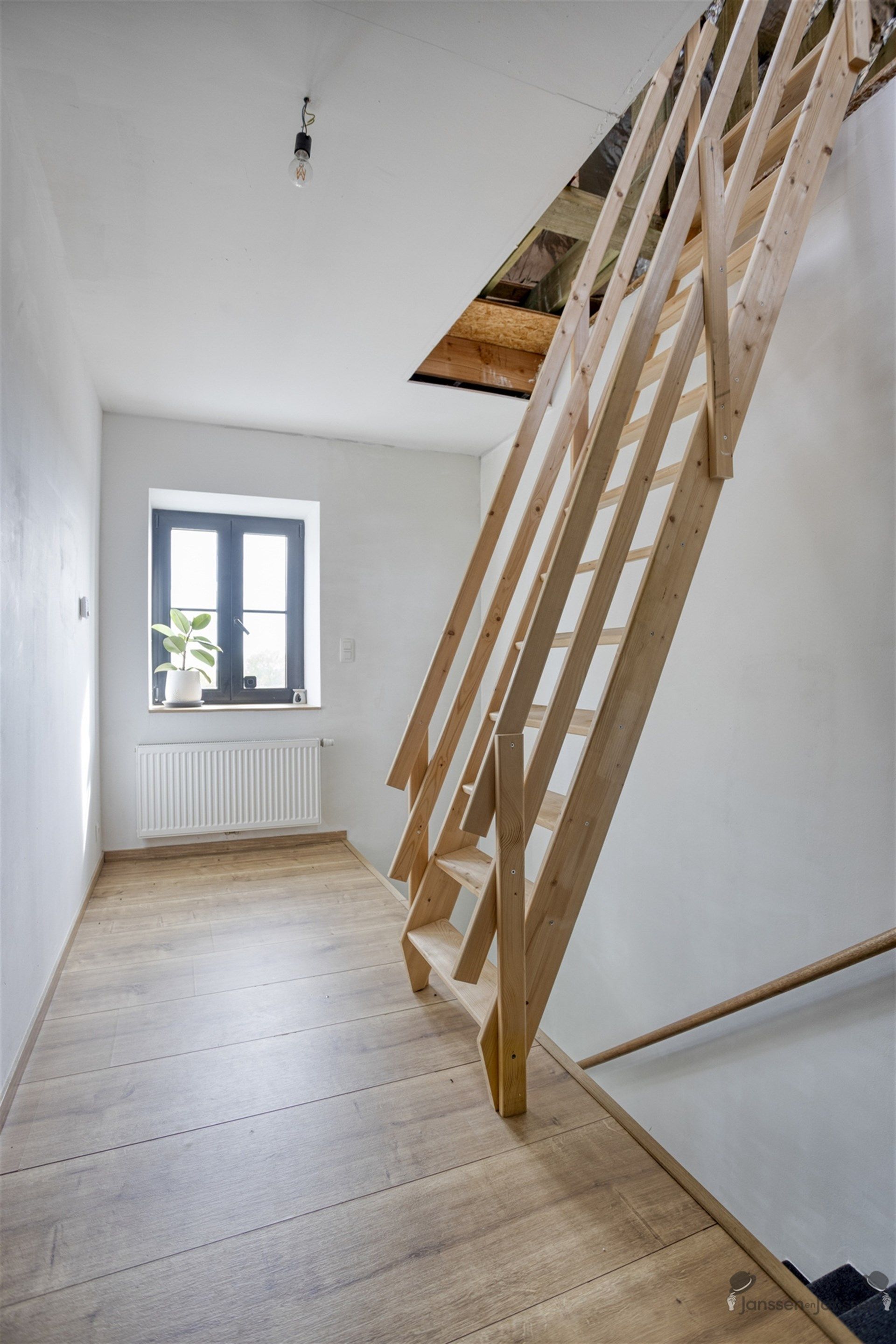 Gerenoveerde energiezuinige woning in het landelijke Budingen foto 19