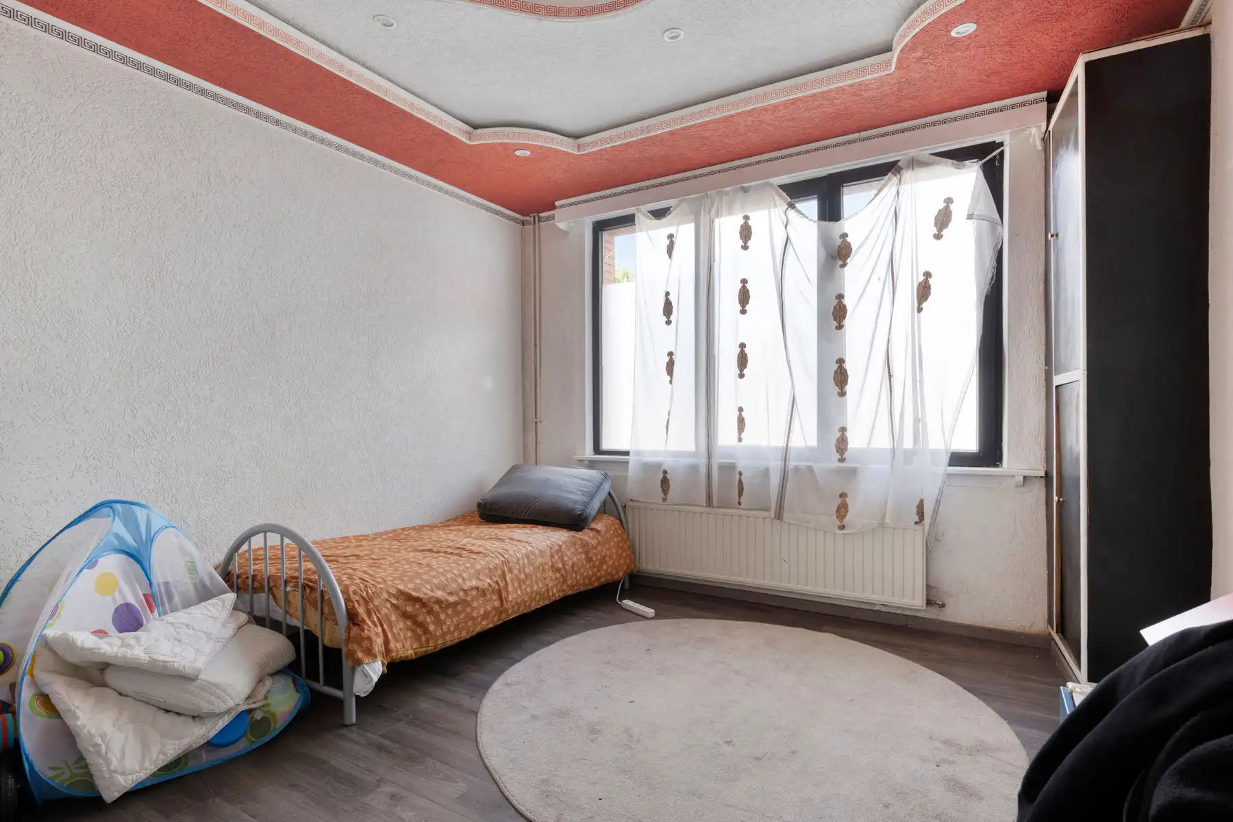 Woning met ruim magazijn en bureelruimte. foto 9