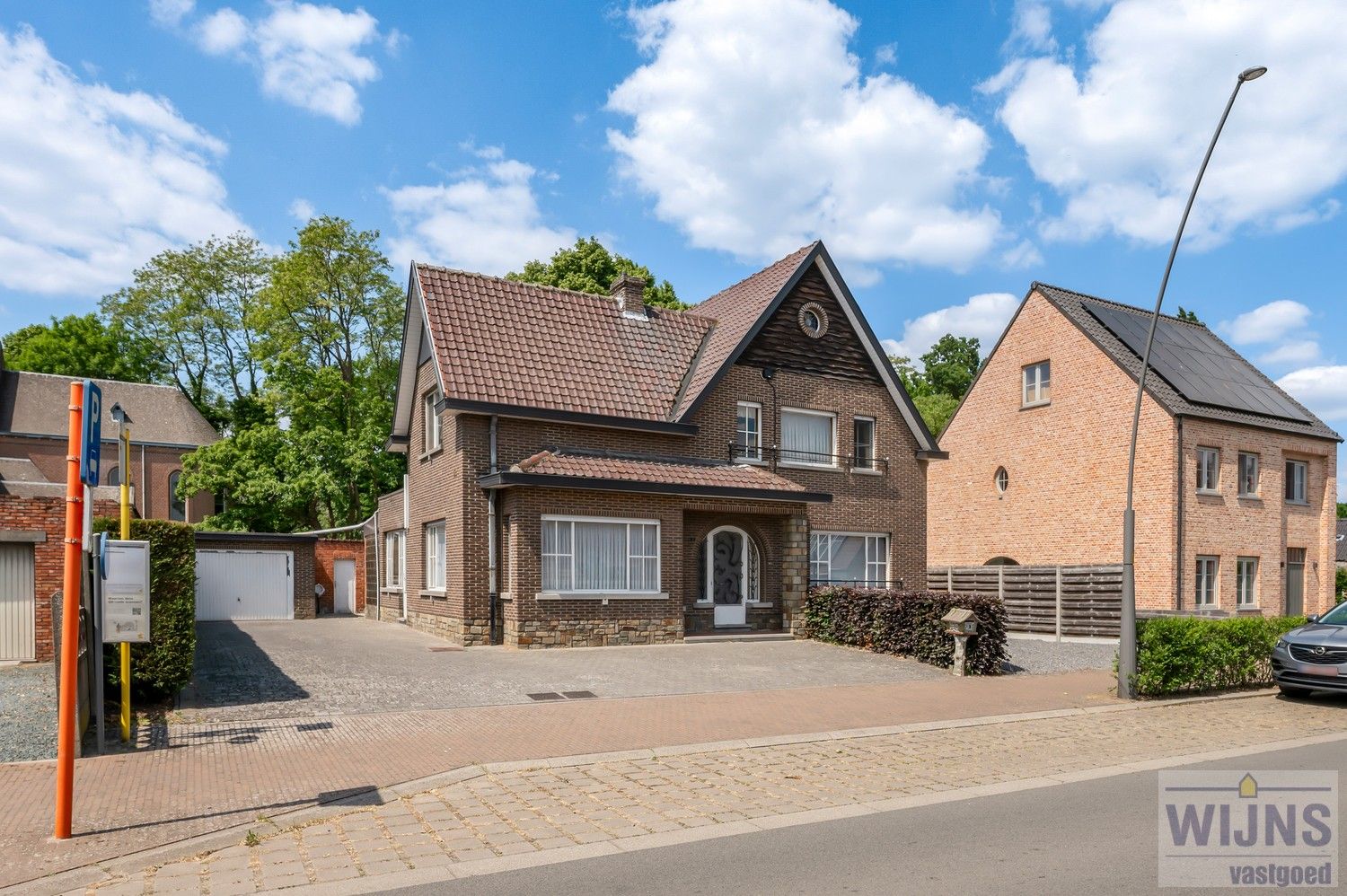 Hoofdfoto van de publicatie: Karaktervolle open bebouwing in het centrum van Berlaar-Heikant met potentieel voor twee wooneenheden.