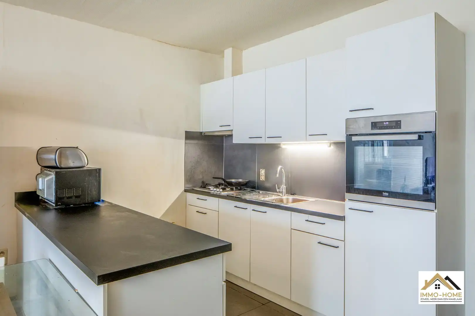 Opbrengsteigerndom met vijf appartementen foto 4