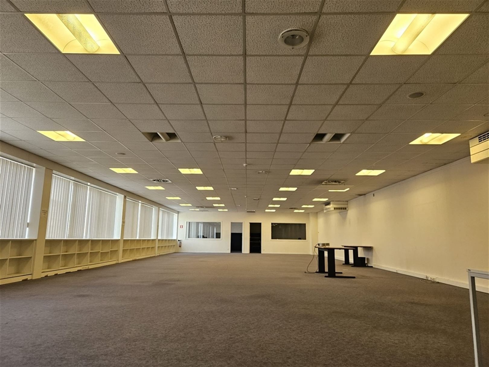 Magazijn met polyvalente ruimte foto 9
