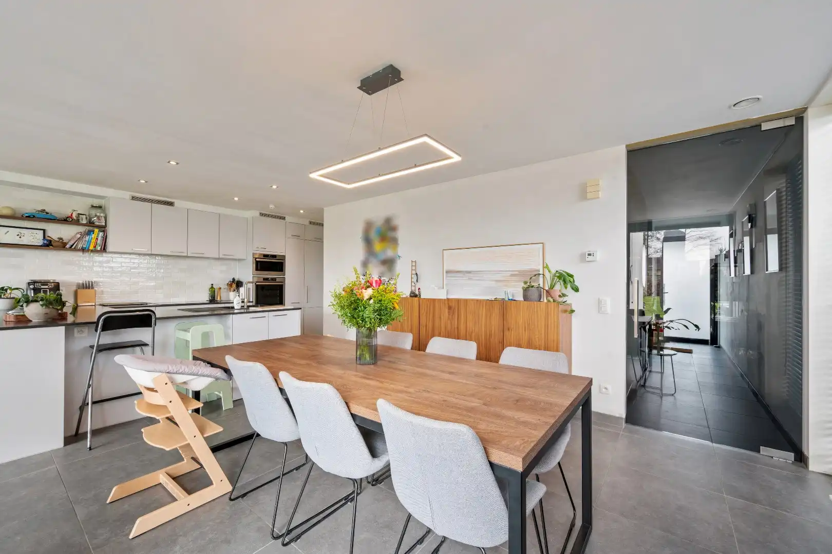 Recente en energiezuinige woning met 3 slaapkamers, ruime garage en tuin. foto 4