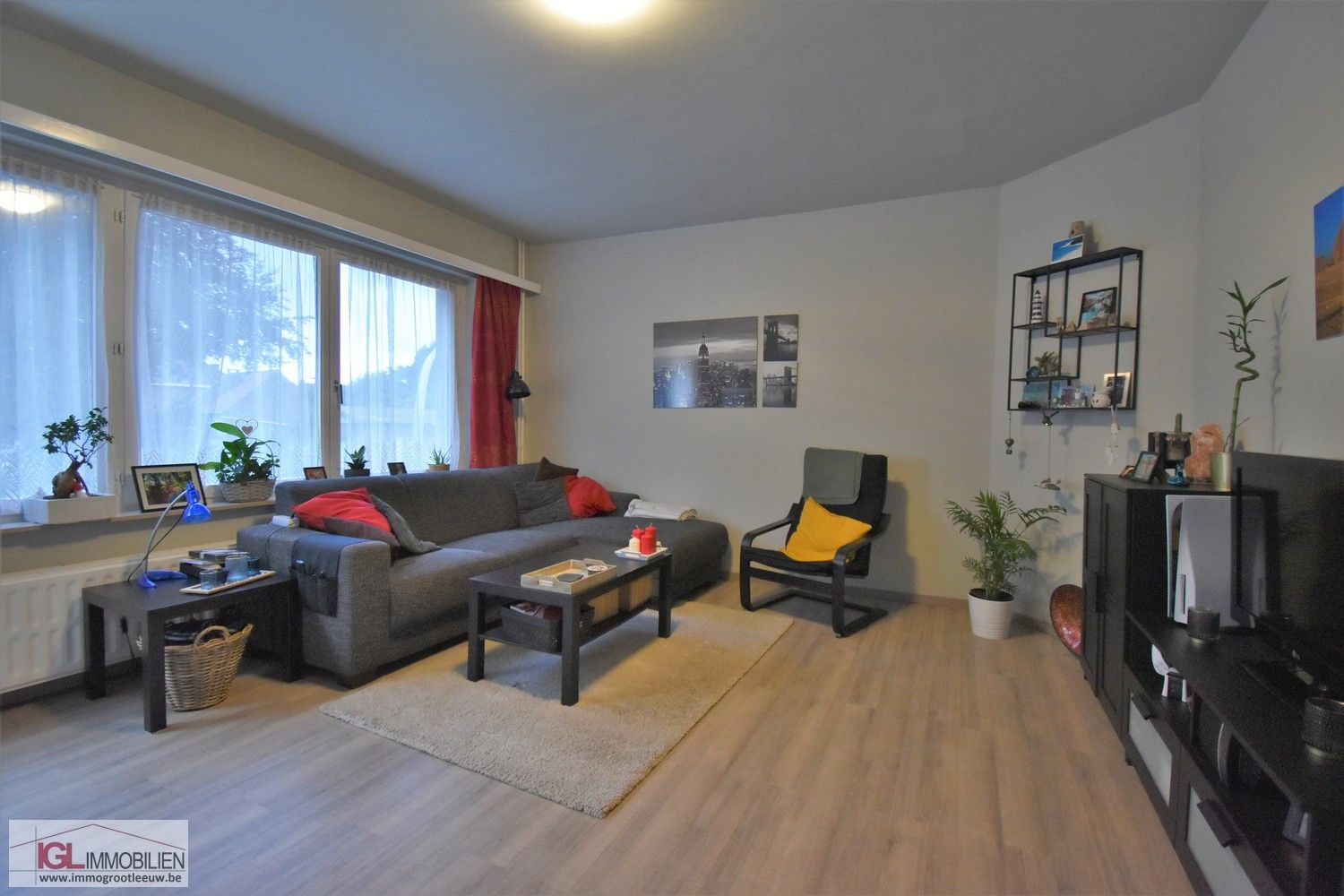 Goed gelegen gerenoveerd tweekamerappartement te centrum Sint-Pieters-Leeuw! foto 2