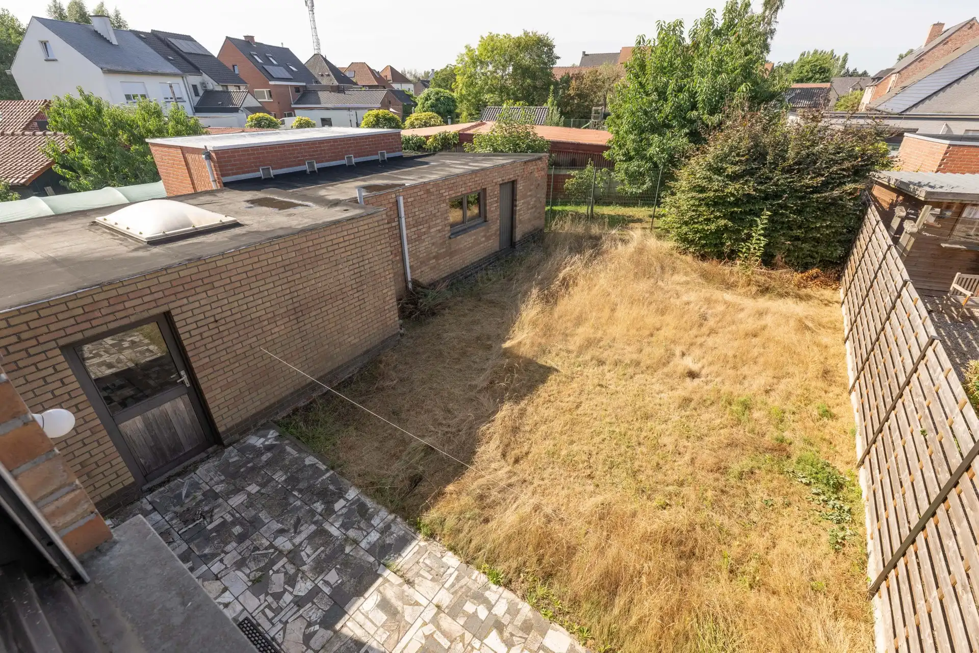 Te renoveren halfopen woning met 3 slaapkamers én zuidwestgerichte tuin met een aparte garage en aansluitende berging in een rustige tuinwijk te koop in Zulte. foto 24
