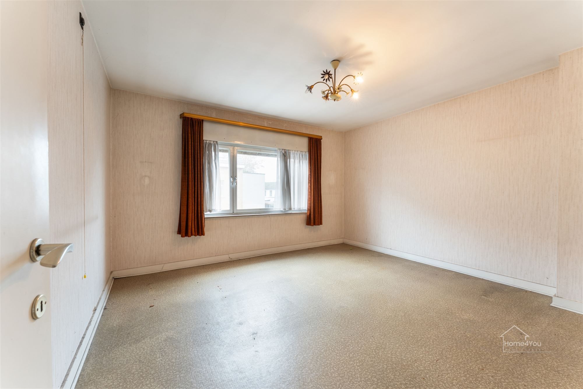 Ruime rijwoning met potentieel op het dorp!  foto 15